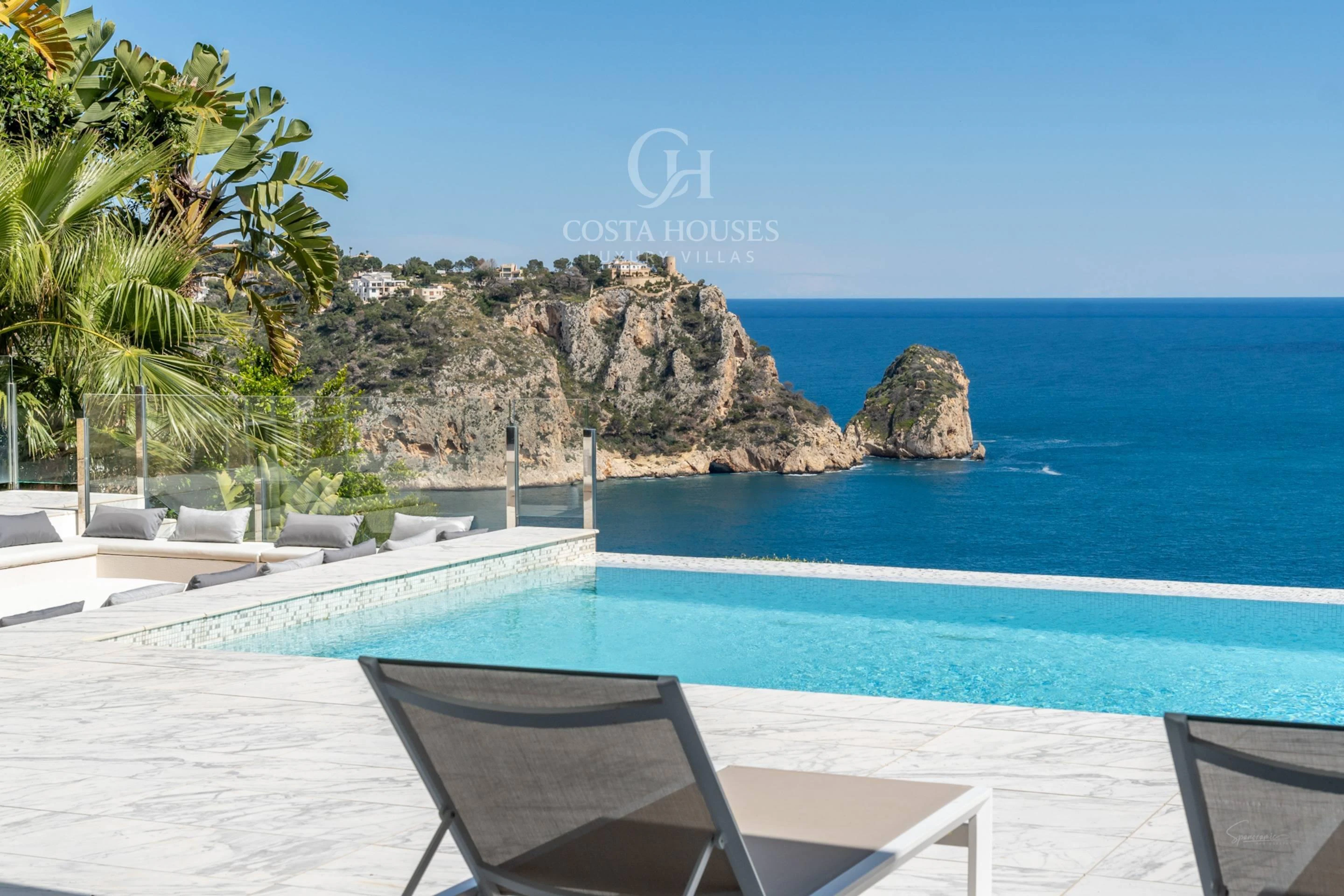 2736VL_THEIA - VILLA THEIA · ARQUITECTURA CONTEMPORÁNEA EN PRIMERA LÍNEA DE MAR Y ACANTILADO EN GRANADELLA, JÁVEA ALICANTE