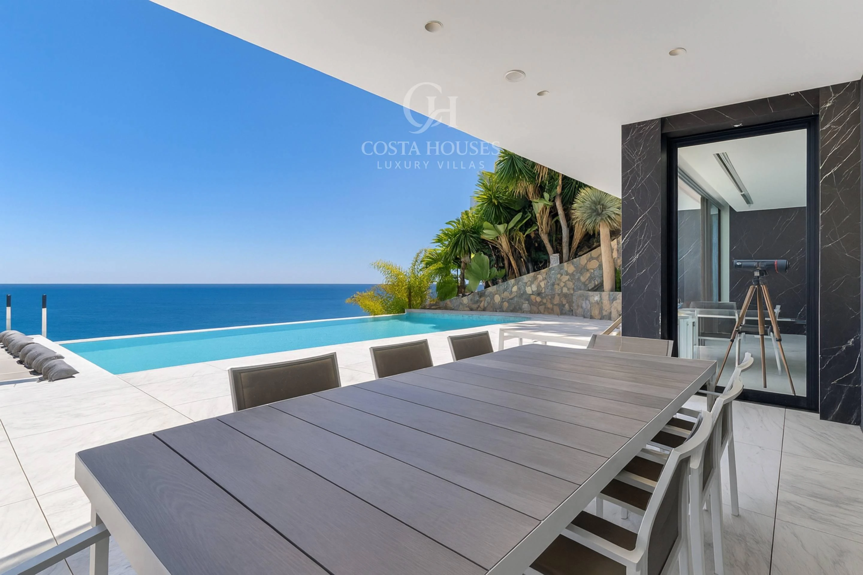2736VL_THEIA - VILLA THEIA · ARQUITECTURA CONTEMPORÁNEA EN PRIMERA LÍNEA DE MAR Y ACANTILADO EN GRANADELLA, JÁVEA ALICANTE