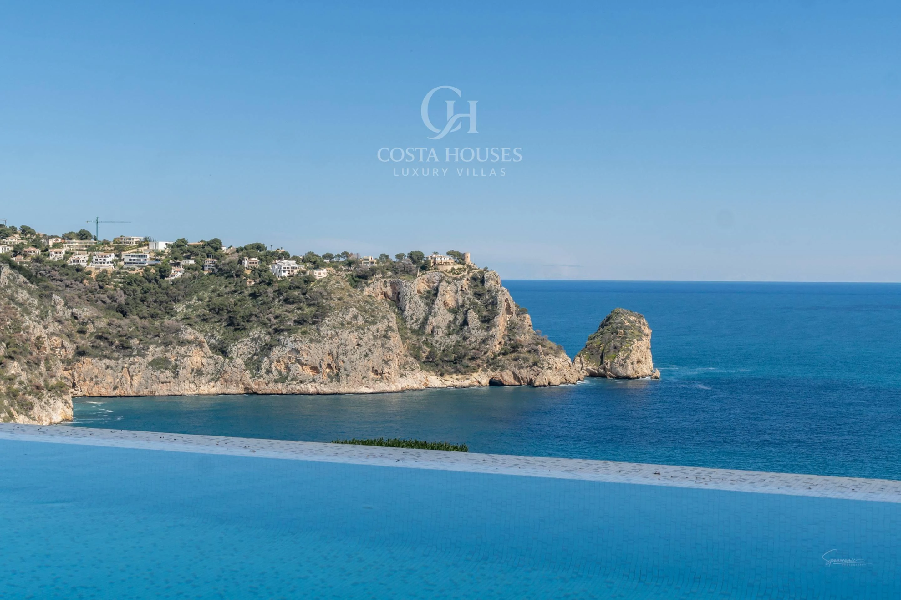2736VL_THEIA - VILLA THEIA · ARQUITECTURA CONTEMPORÁNEA EN PRIMERA LÍNEA DE MAR Y ACANTILADO EN GRANADELLA, JÁVEA ALICANTE