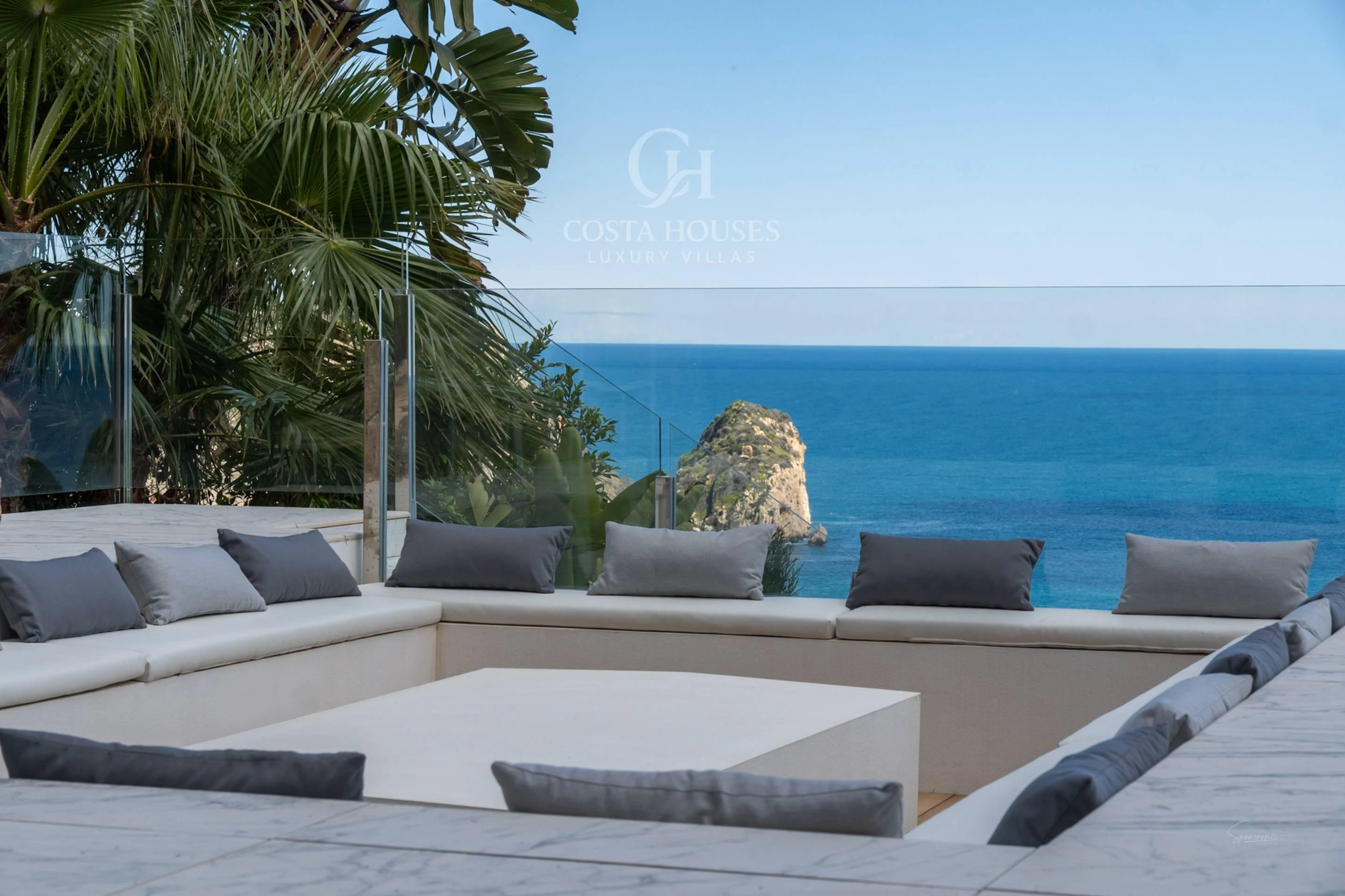 2736VL_THEIA - VILLA THEIA · ARQUITECTURA CONTEMPORÁNEA EN PRIMERA LÍNEA DE MAR Y ACANTILADO EN GRANADELLA, JÁVEA ALICANTE