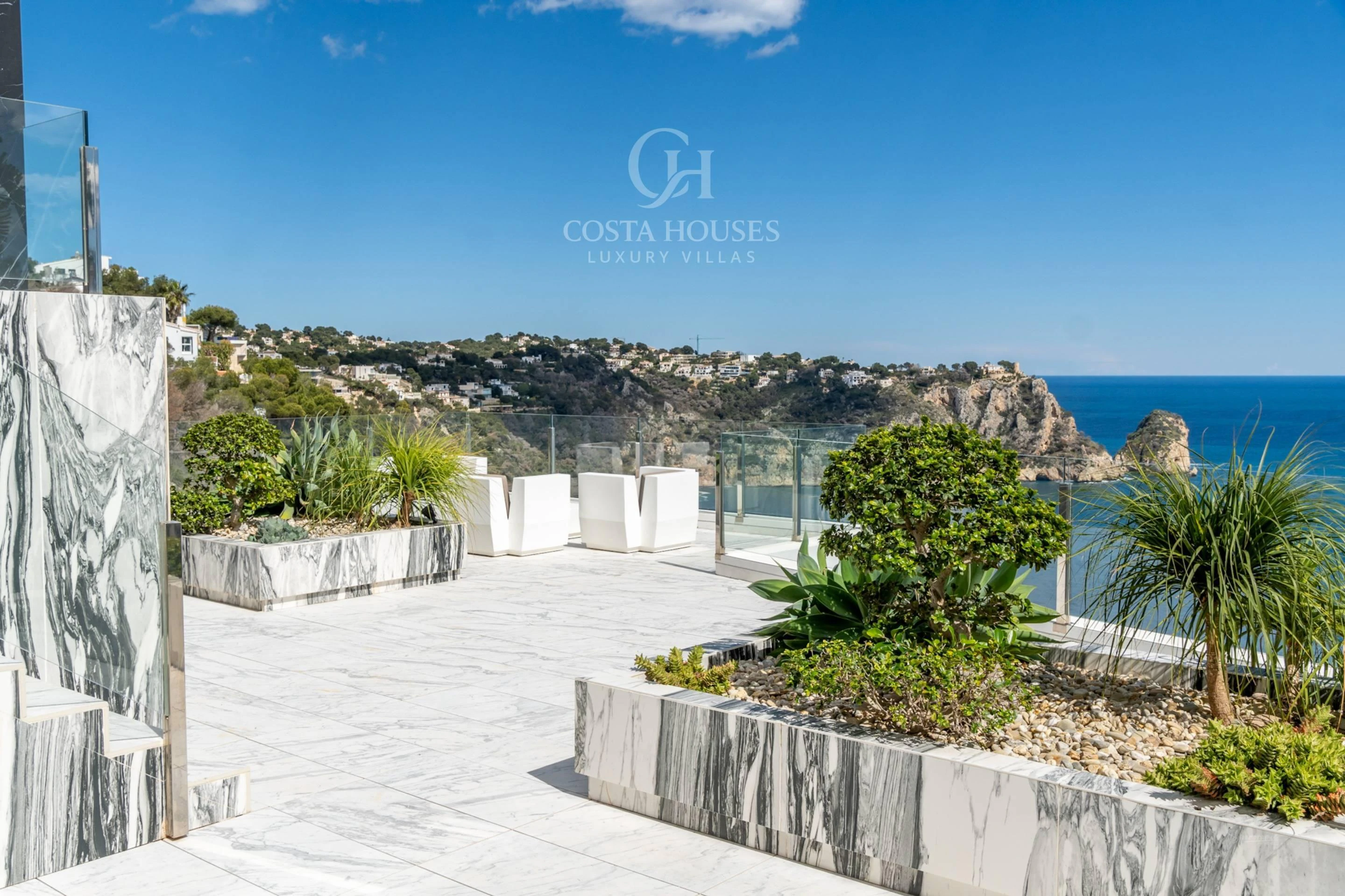2736VL_THEIA - VILLA THEIA · ARQUITECTURA CONTEMPORÁNEA EN PRIMERA LÍNEA DE MAR Y ACANTILADO EN GRANADELLA, JÁVEA ALICANTE