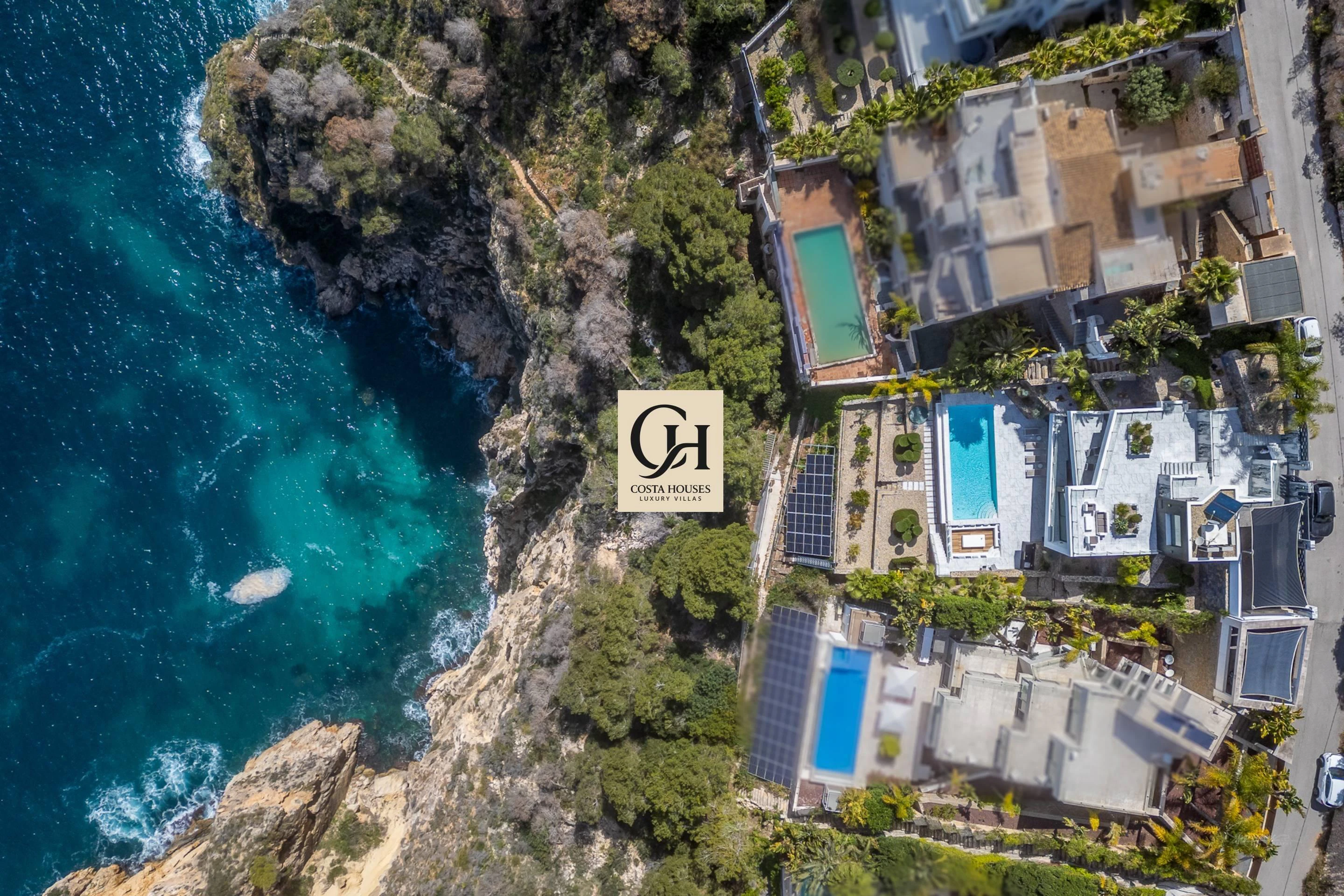 2736VL_THEIA - VILLA THEIA · ARQUITECTURA CONTEMPORÁNEA EN PRIMERA LÍNEA DE MAR Y ACANTILADO EN GRANADELLA, JÁVEA ALICANTE