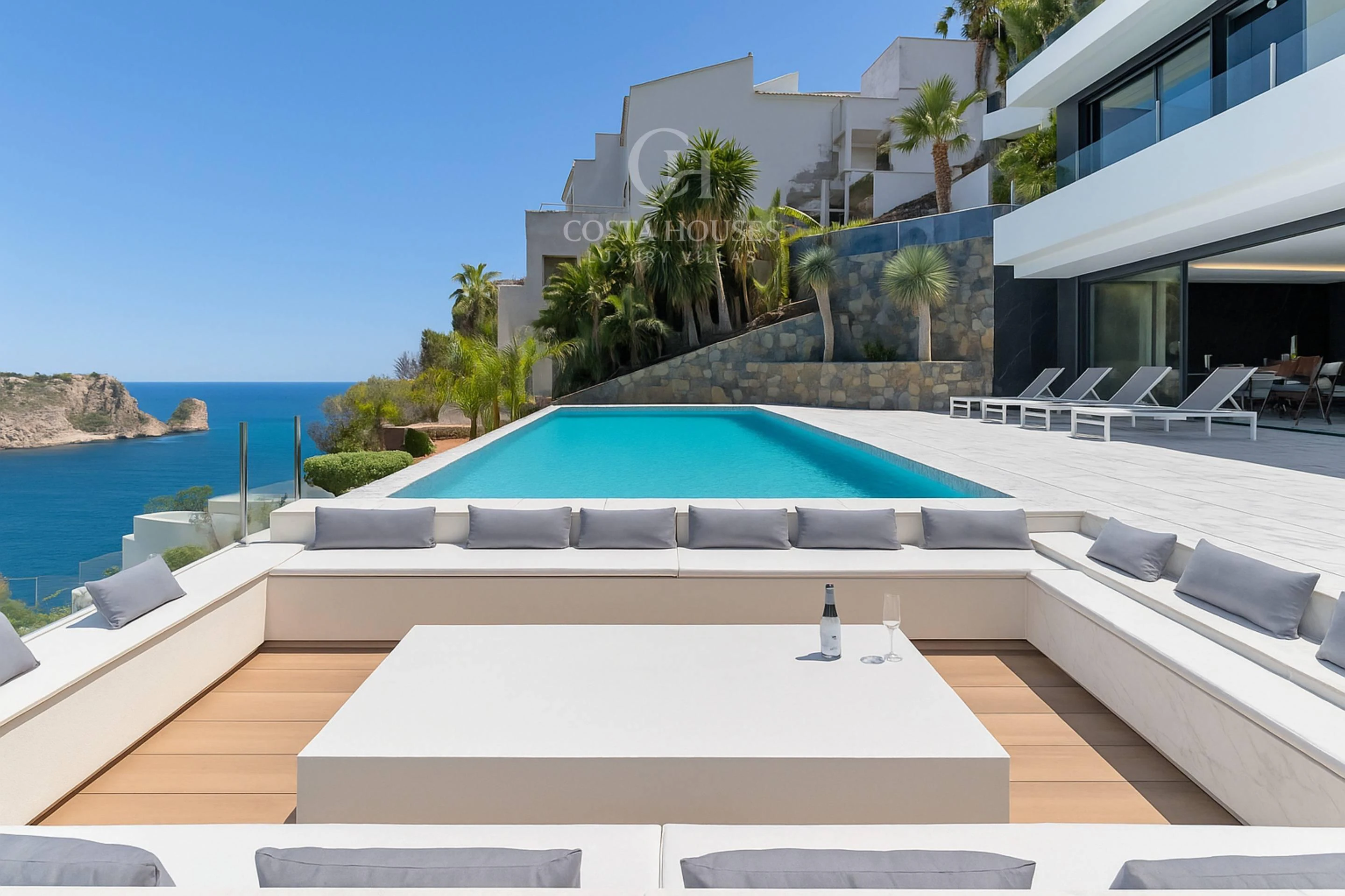 2736VL_THEIA - VILLA THEIA · ARQUITECTURA CONTEMPORÁNEA EN PRIMERA LÍNEA DE MAR Y ACANTILADO EN GRANADELLA, JÁVEA ALICANTE