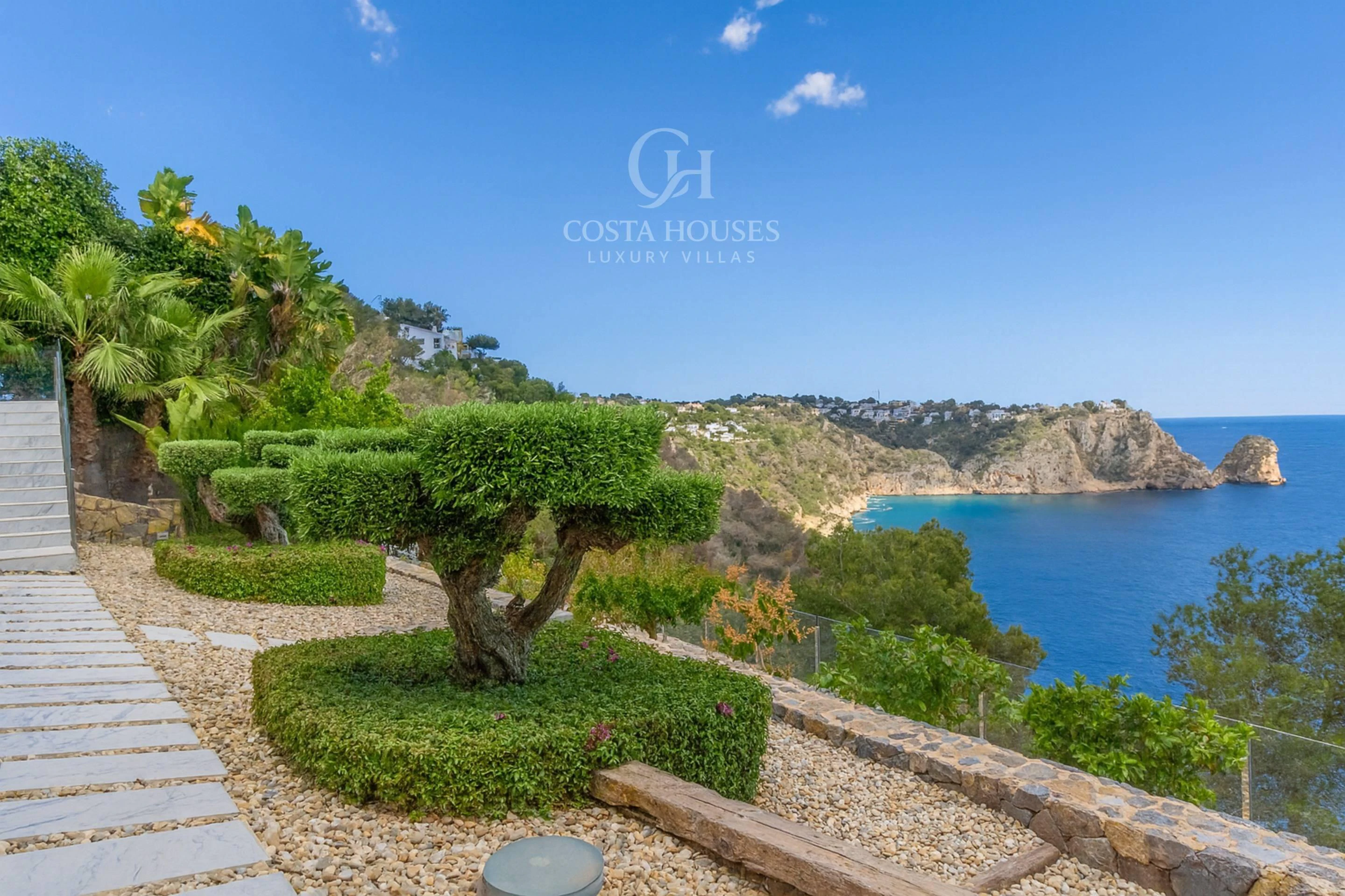 2736VL_THEIA - VILLA THEIA · ARQUITECTURA CONTEMPORÁNEA EN PRIMERA LÍNEA DE MAR Y ACANTILADO EN GRANADELLA, JÁVEA ALICANTE