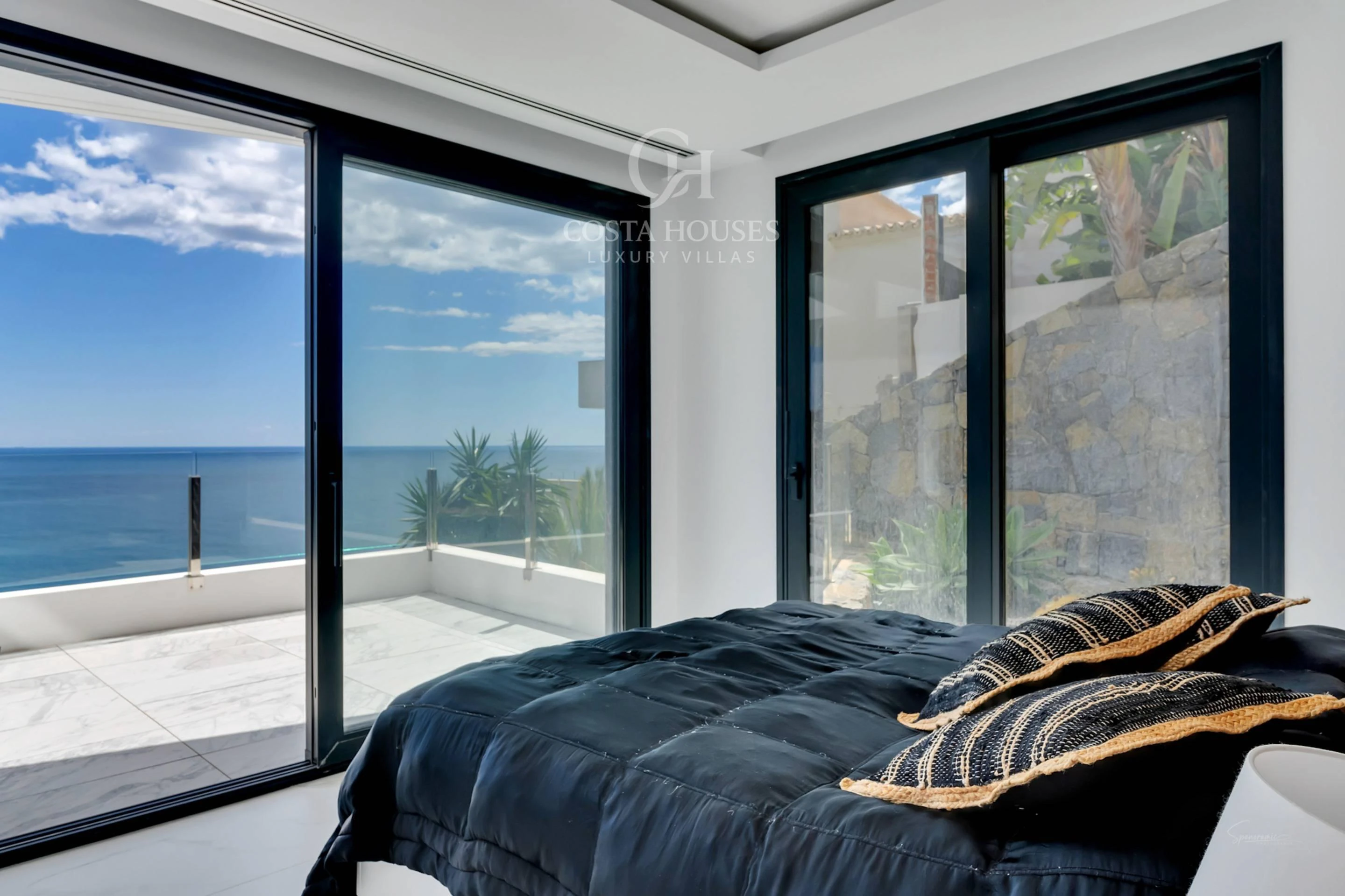 2736VL_THEIA - VILLA THEIA · ARQUITECTURA CONTEMPORÁNEA EN PRIMERA LÍNEA DE MAR Y ACANTILADO EN GRANADELLA, JÁVEA ALICANTE