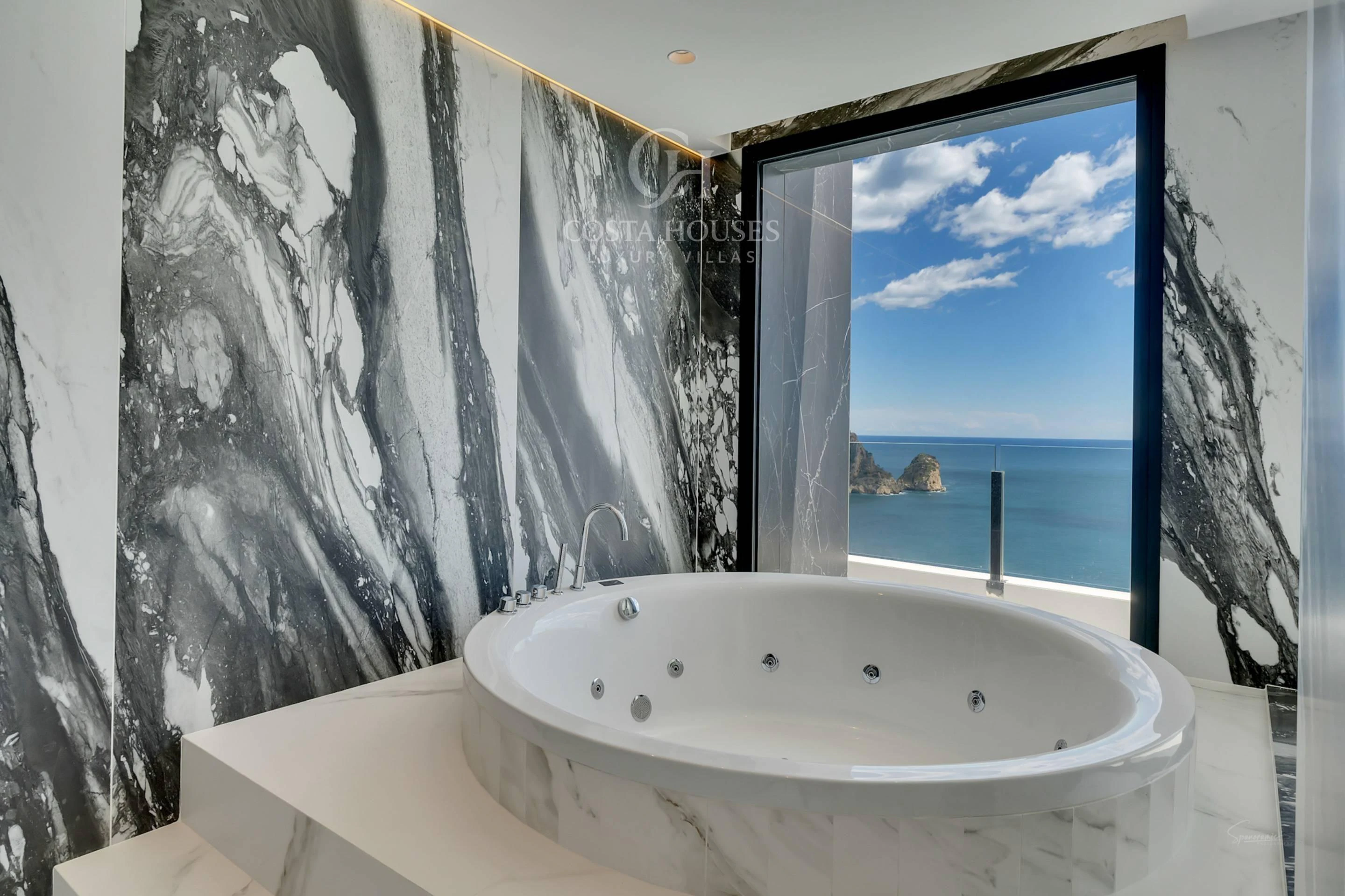 2736VL_THEIA - VILLA THEIA · ARQUITECTURA CONTEMPORÁNEA EN PRIMERA LÍNEA DE MAR Y ACANTILADO EN GRANADELLA, JÁVEA ALICANTE