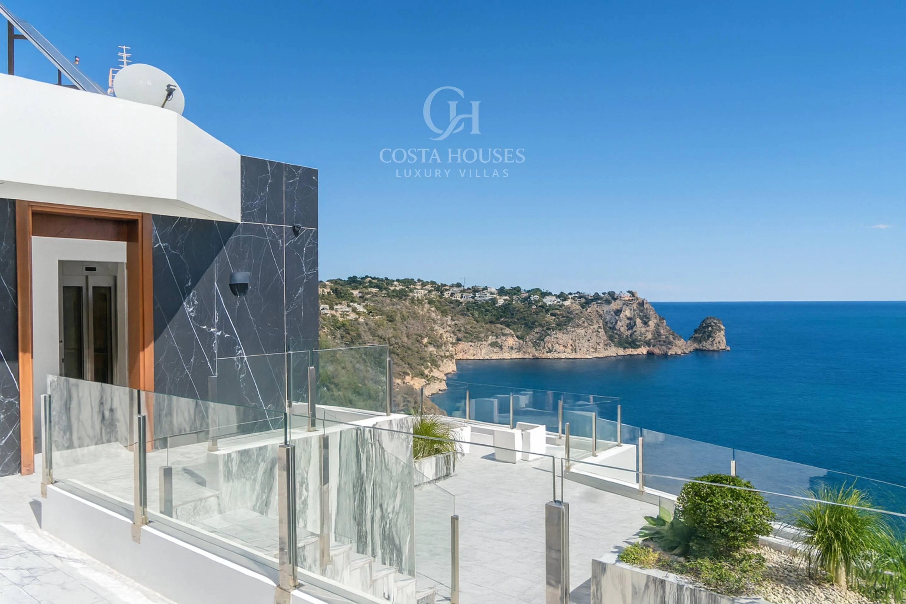 2736VL_THEIA - VILLA THEIA · ARQUITECTURA CONTEMPORÁNEA EN PRIMERA LÍNEA DE MAR Y ACANTILADO EN GRANADELLA, JÁVEA ALICANTE