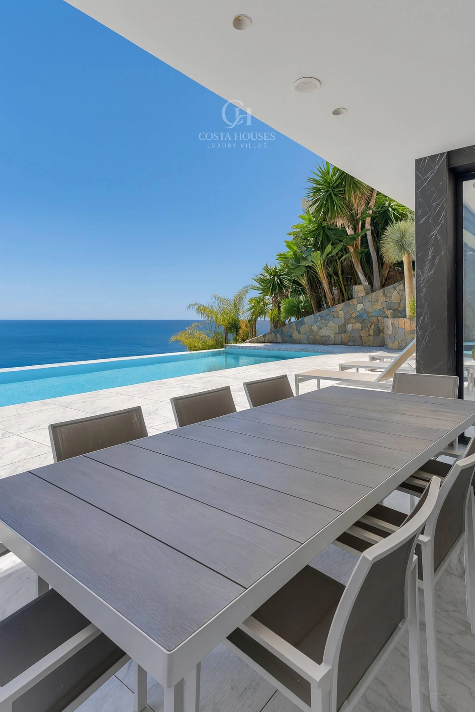 2736VL_THEIA - VILLA THEIA · ARQUITECTURA CONTEMPORÁNEA EN PRIMERA LÍNEA DE MAR Y ACANTILADO EN GRANADELLA, JÁVEA ALICANTE