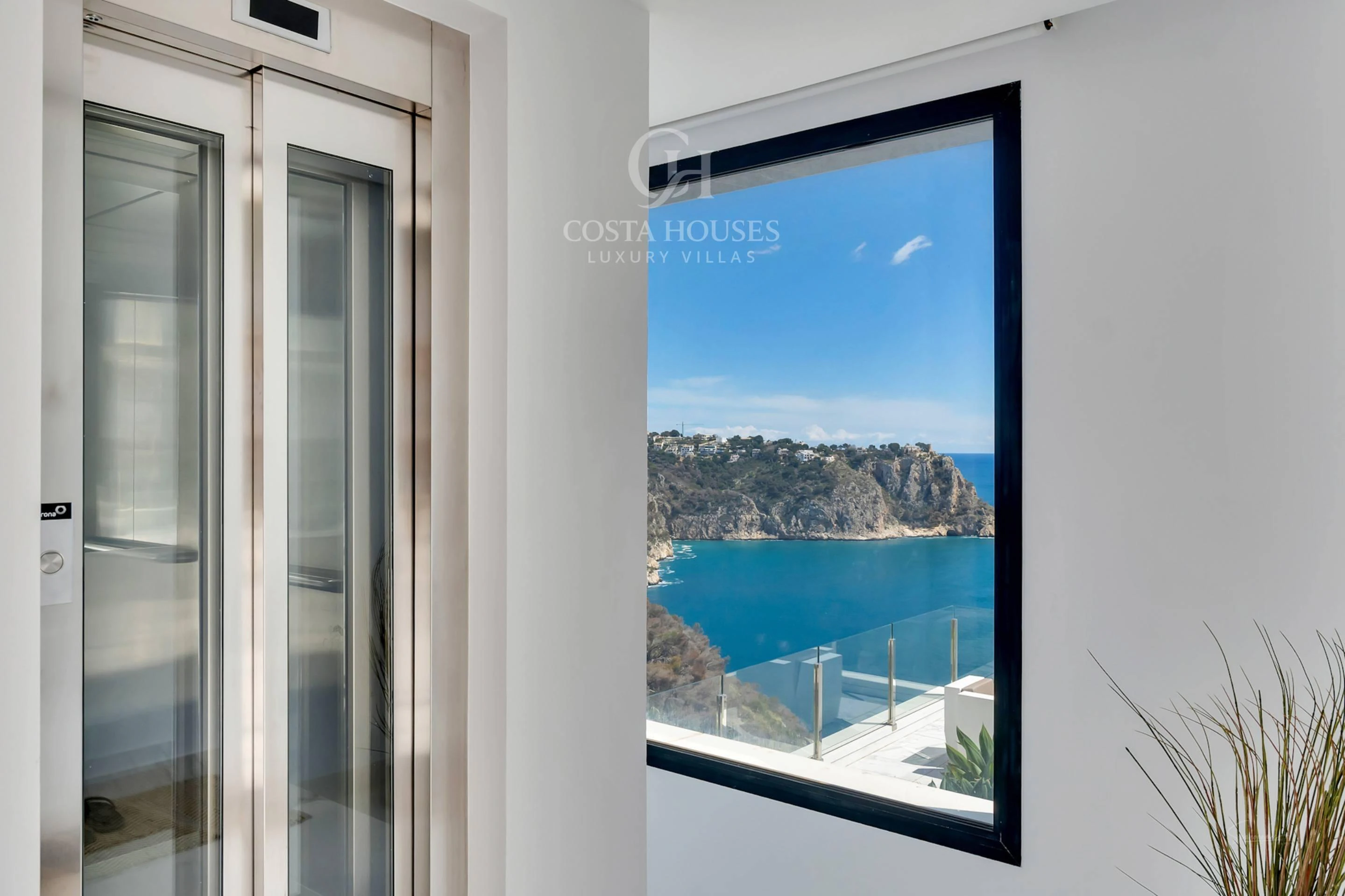 2736VL_THEIA - VILLA THEIA · ARQUITECTURA CONTEMPORÁNEA EN PRIMERA LÍNEA DE MAR Y ACANTILADO EN GRANADELLA, JÁVEA ALICANTE