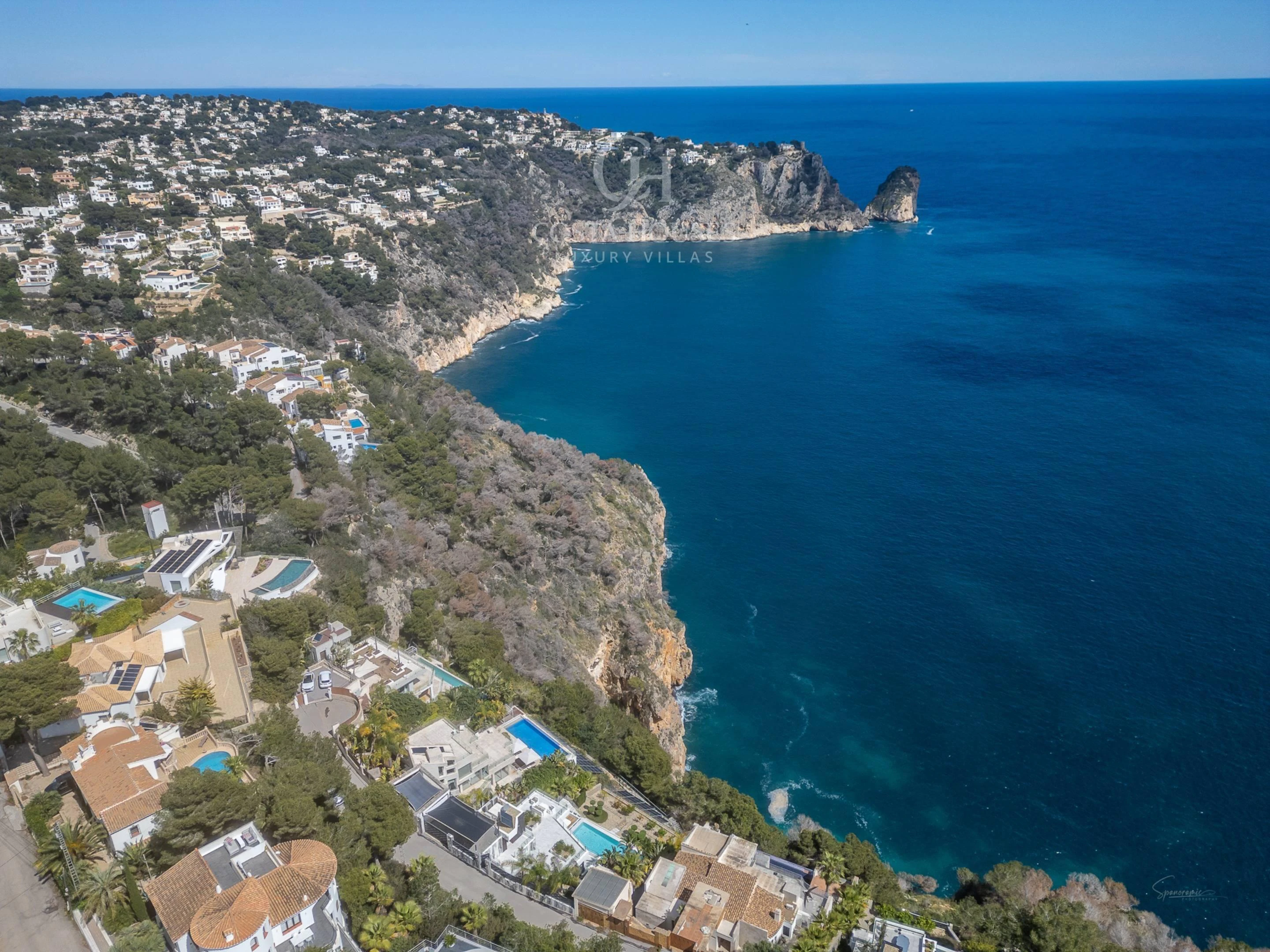 2736VL_THEIA - VILLA THEIA · ARQUITECTURA CONTEMPORÁNEA EN PRIMERA LÍNEA DE MAR Y ACANTILADO EN GRANADELLA, JÁVEA ALICANTE