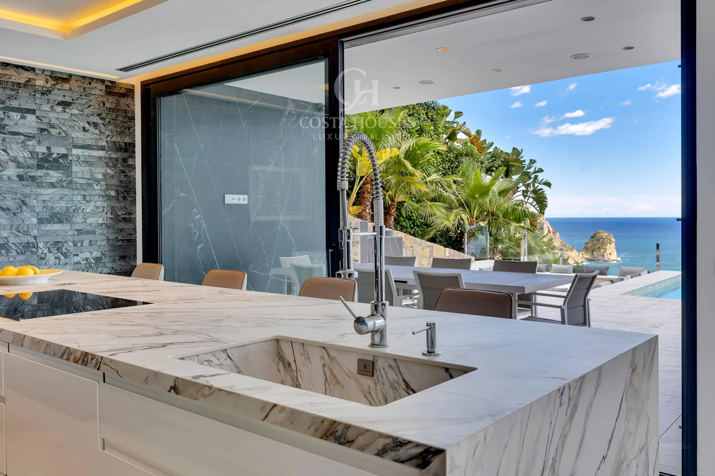 2736VL_THEIA - VILLA THEIA · ARQUITECTURA CONTEMPORÁNEA EN PRIMERA LÍNEA DE MAR Y ACANTILADO EN GRANADELLA, JÁVEA ALICANTE