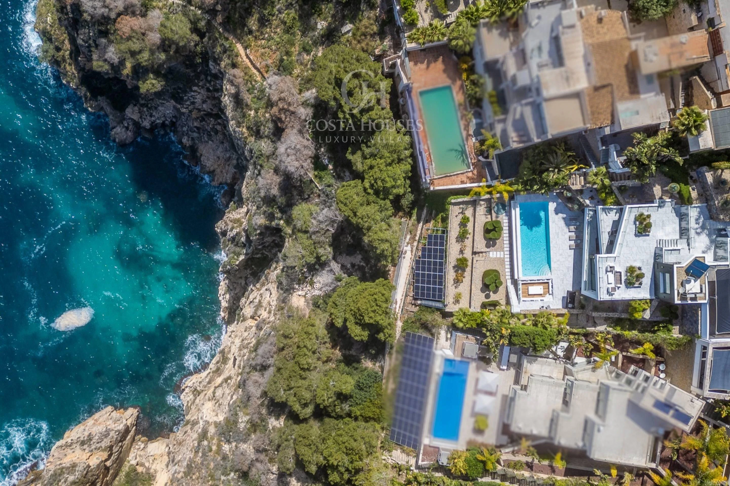 2736VL_THEIA - VILLA THEIA · ARQUITECTURA CONTEMPORÁNEA EN PRIMERA LÍNEA DE MAR Y ACANTILADO EN GRANADELLA, JÁVEA ALICANTE
