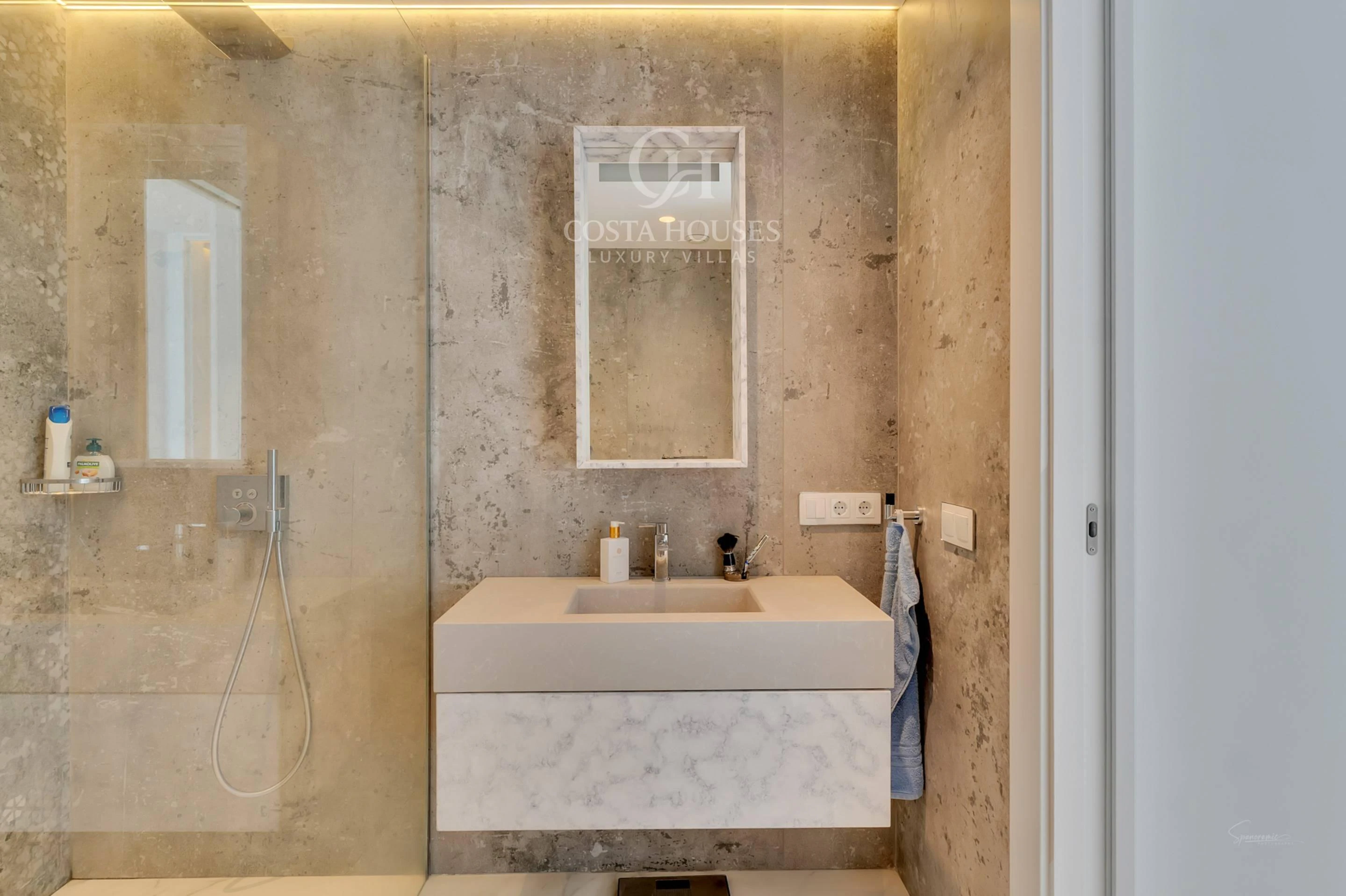 2736VL_THEIA - VILLA THEIA · ARQUITECTURA CONTEMPORÁNEA EN PRIMERA LÍNEA DE MAR Y ACANTILADO EN GRANADELLA, JÁVEA ALICANTE