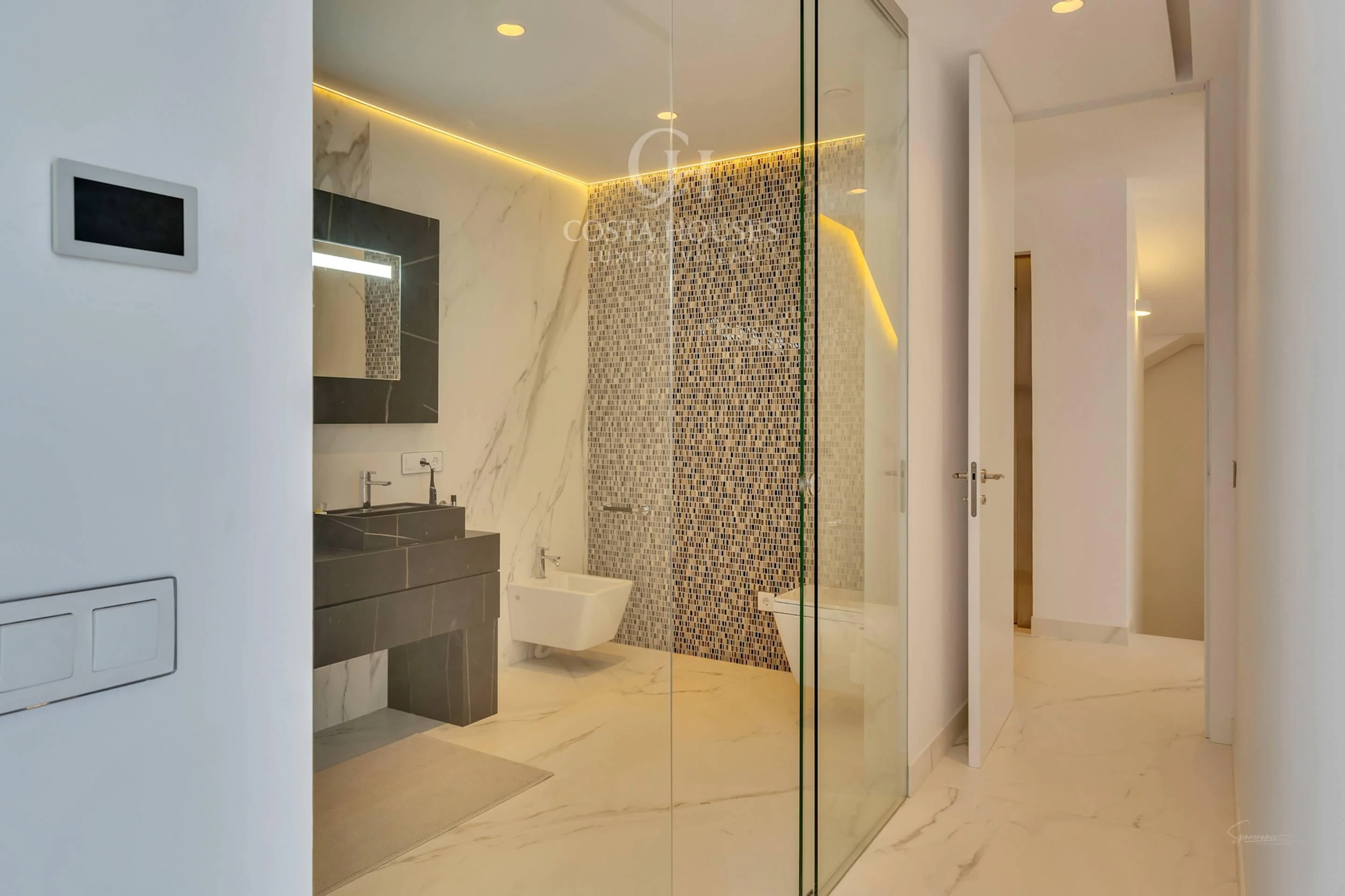 2736VL_THEIA - VILLA THEIA · ARQUITECTURA CONTEMPORÁNEA EN PRIMERA LÍNEA DE MAR Y ACANTILADO EN GRANADELLA, JÁVEA ALICANTE