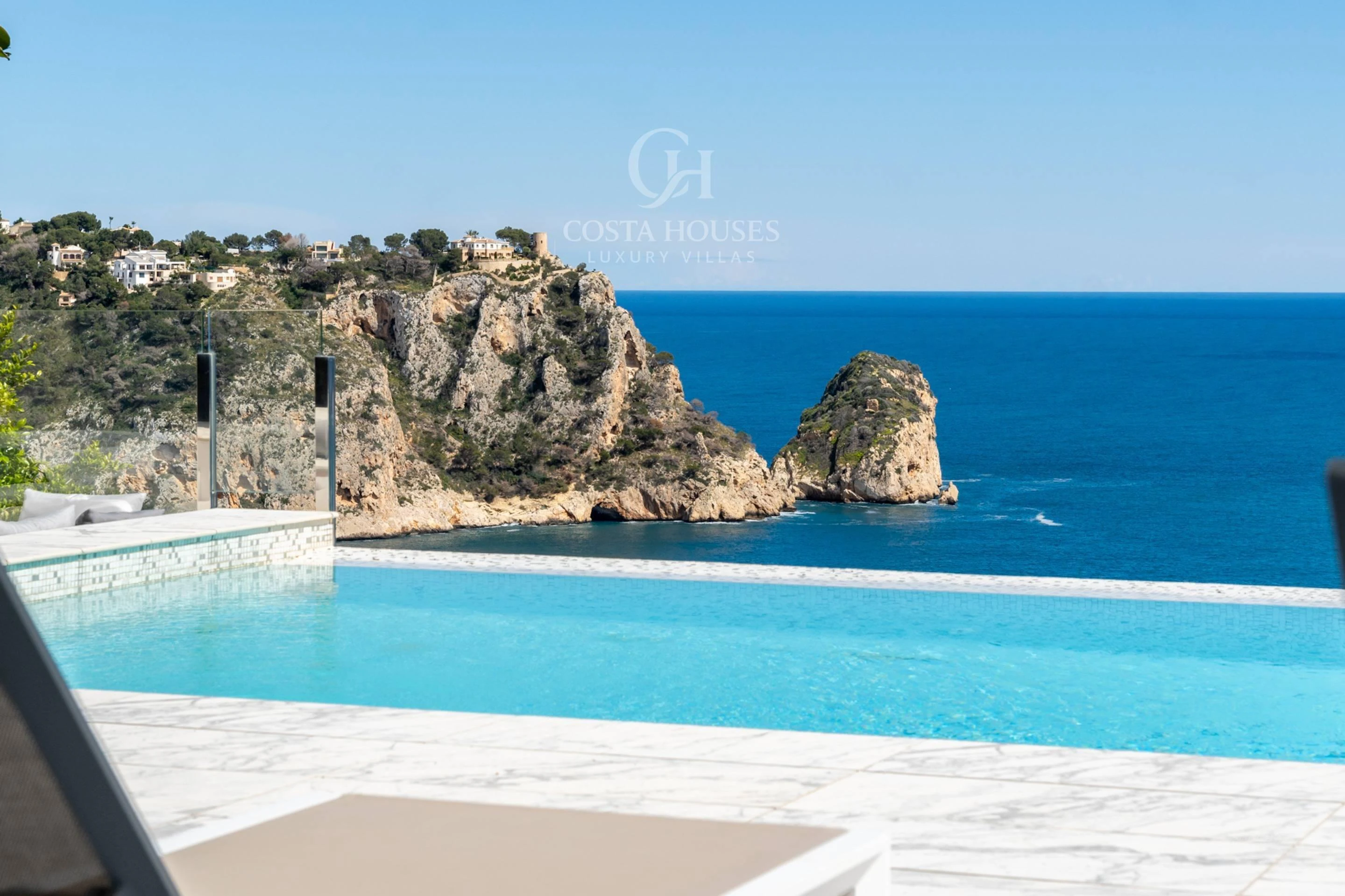 2736VL_THEIA - VILLA THEIA · ARQUITECTURA CONTEMPORÁNEA EN PRIMERA LÍNEA DE MAR Y ACANTILADO EN GRANADELLA, JÁVEA ALICANTE