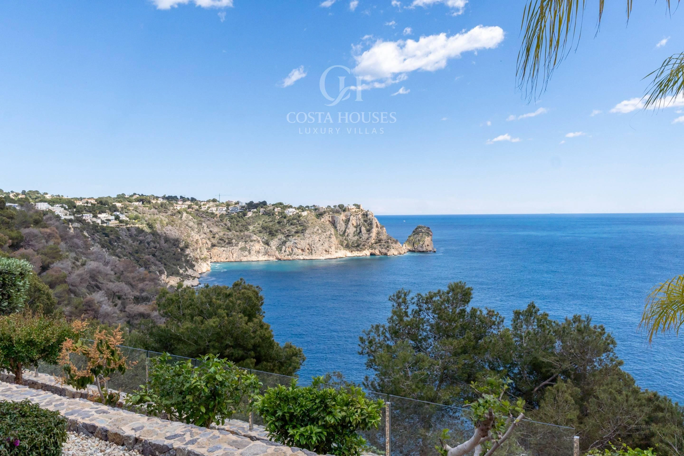 2736VL_THEIA - VILLA THEIA · ARQUITECTURA CONTEMPORÁNEA EN PRIMERA LÍNEA DE MAR Y ACANTILADO EN GRANADELLA, JÁVEA ALICANTE