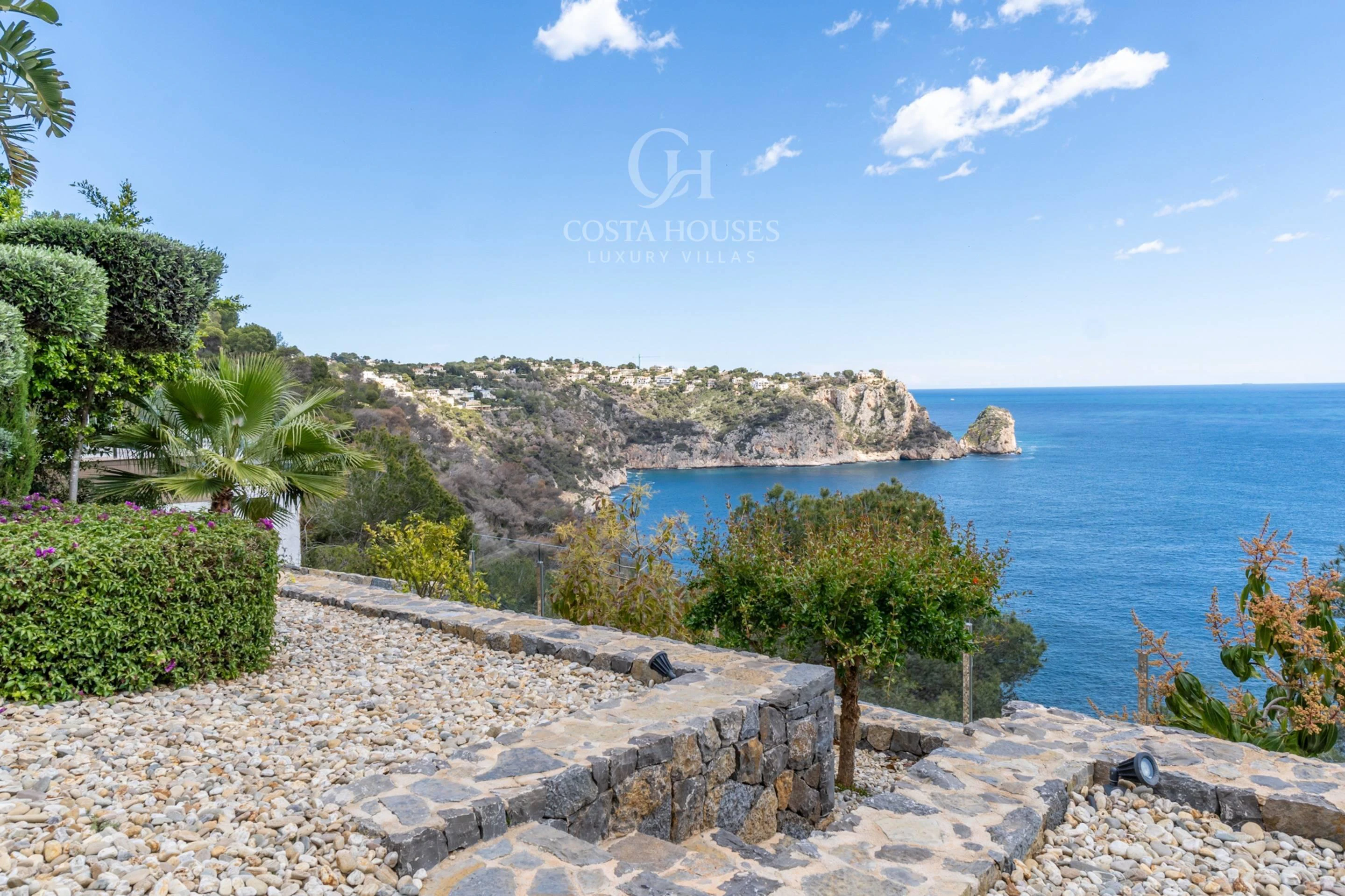 2736VL_THEIA - VILLA THEIA · ARQUITECTURA CONTEMPORÁNEA EN PRIMERA LÍNEA DE MAR Y ACANTILADO EN GRANADELLA, JÁVEA ALICANTE
