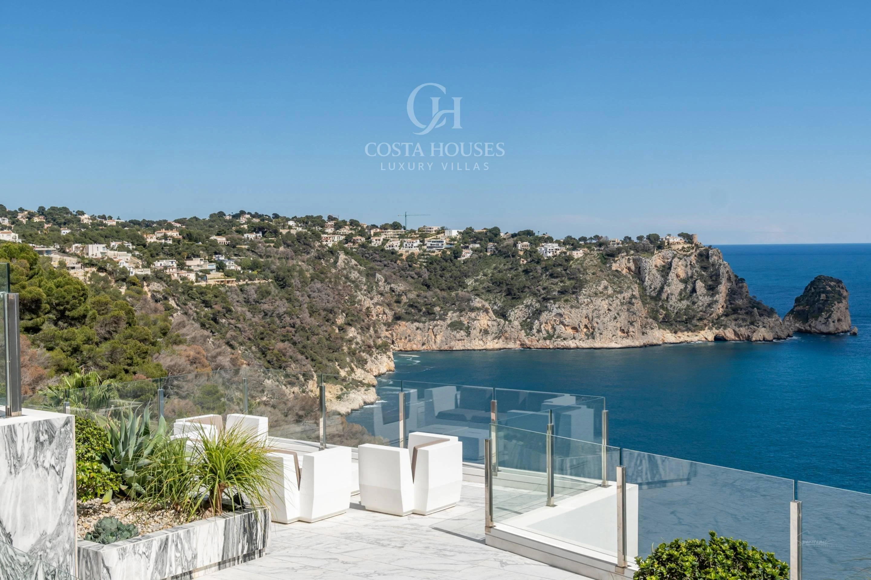 2736VL_THEIA - VILLA THEIA · ARQUITECTURA CONTEMPORÁNEA EN PRIMERA LÍNEA DE MAR Y ACANTILADO EN GRANADELLA, JÁVEA ALICANTE