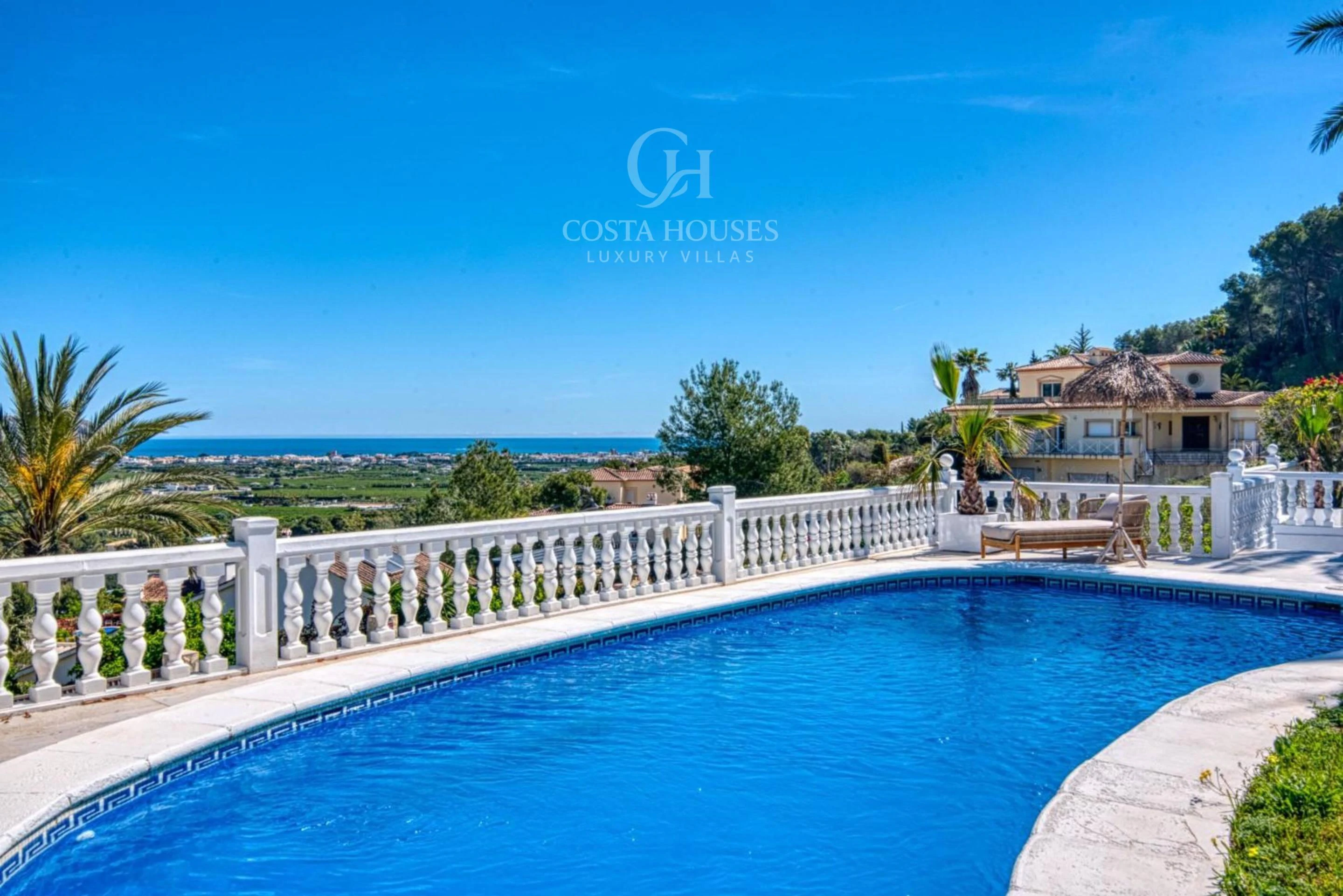VILLA BRISSA · ELEGANCIA MEDITERRÁNEA CON VISTAS AL MAR EN JÁVEA