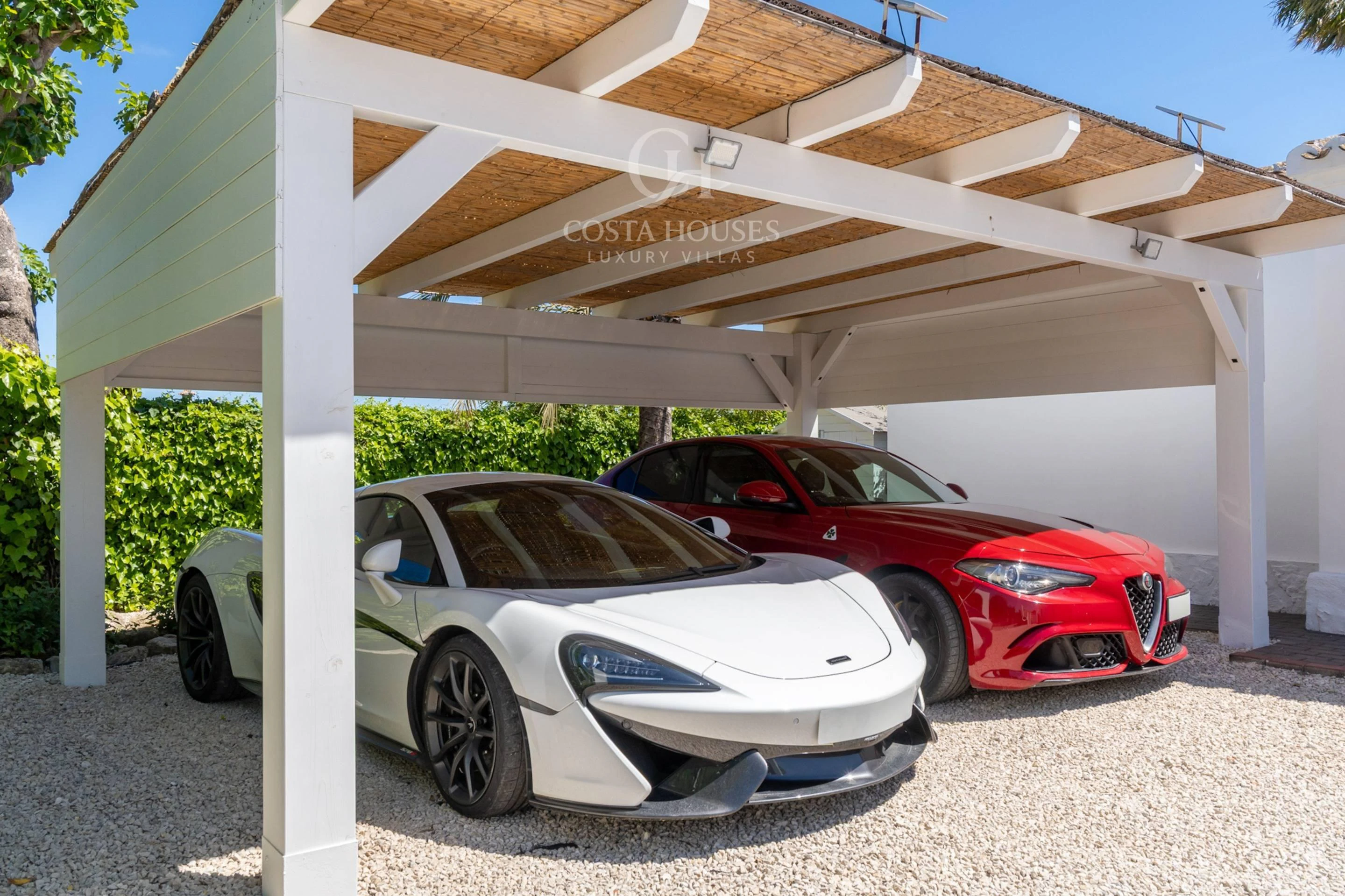 VILLA MONTECALMA · REFUGIO MEDITERRÁNEO CONTEMPORÁNEO CON VISTAS AL MONTGÓ EN JÁVEA