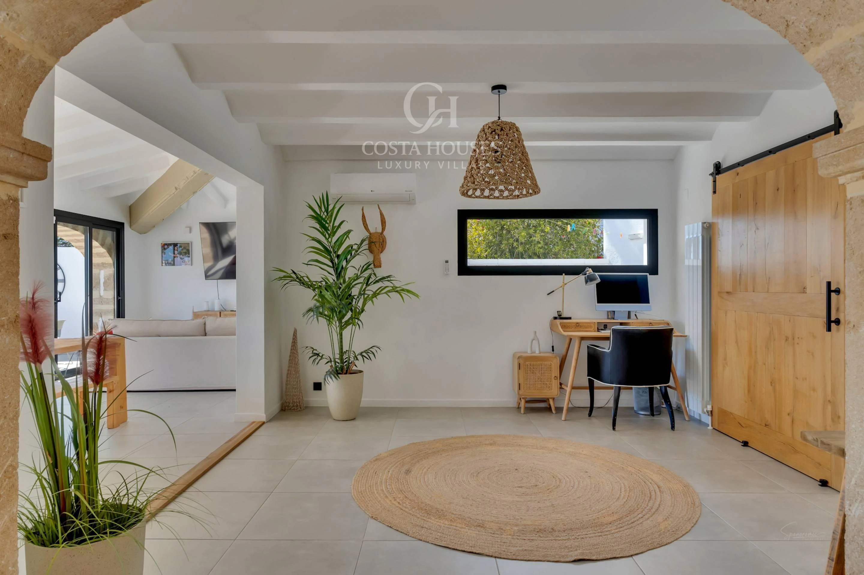 VILLA MONTECALMA · REFUGIO MEDITERRÁNEO CONTEMPORÁNEO CON VISTAS AL MONTGÓ EN JÁVEA
