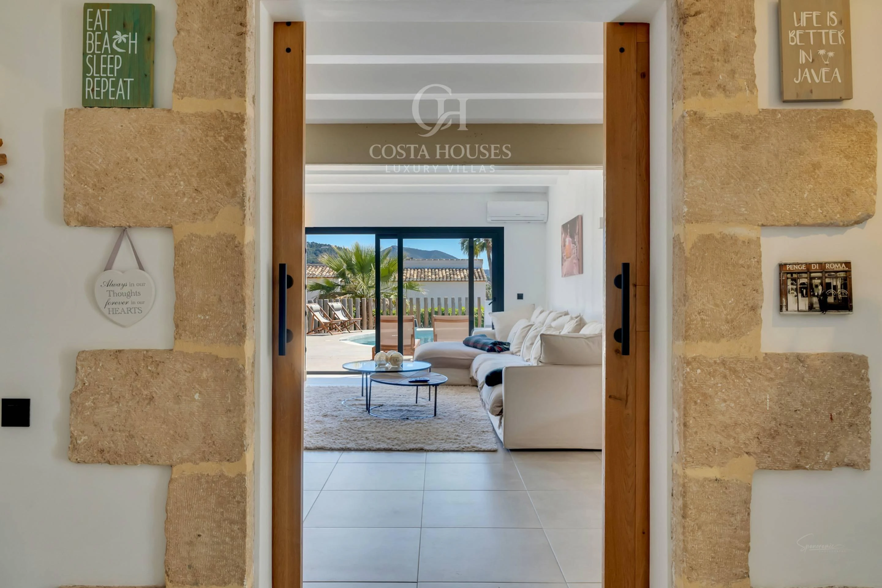VILLA MONTECALMA · REFUGIO MEDITERRÁNEO CONTEMPORÁNEO CON VISTAS AL MONTGÓ EN JÁVEA