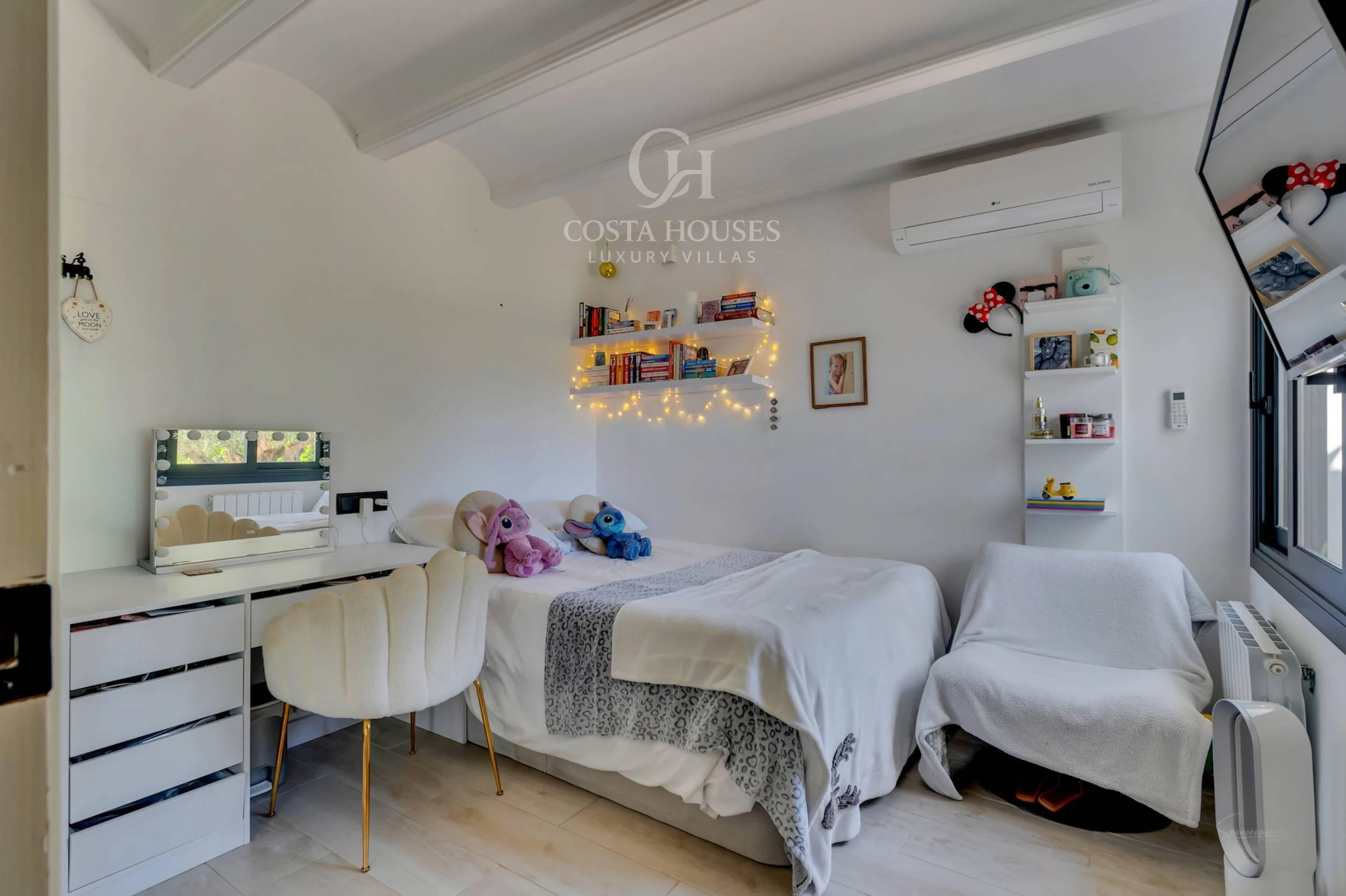VILLA MONTECALMA · REFUGIO MEDITERRÁNEO CONTEMPORÁNEO CON VISTAS AL MONTGÓ EN JÁVEA