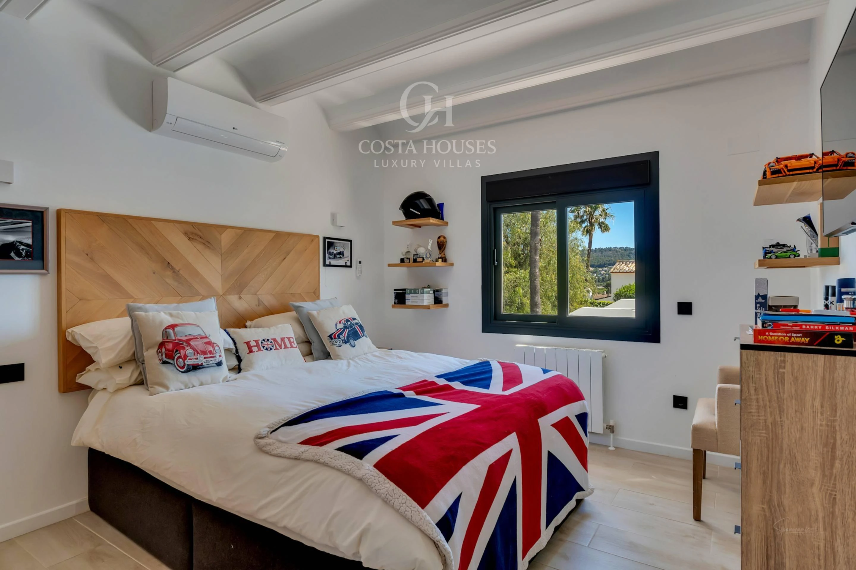 VILLA MONTECALMA · REFUGIO MEDITERRÁNEO CONTEMPORÁNEO CON VISTAS AL MONTGÓ EN JÁVEA