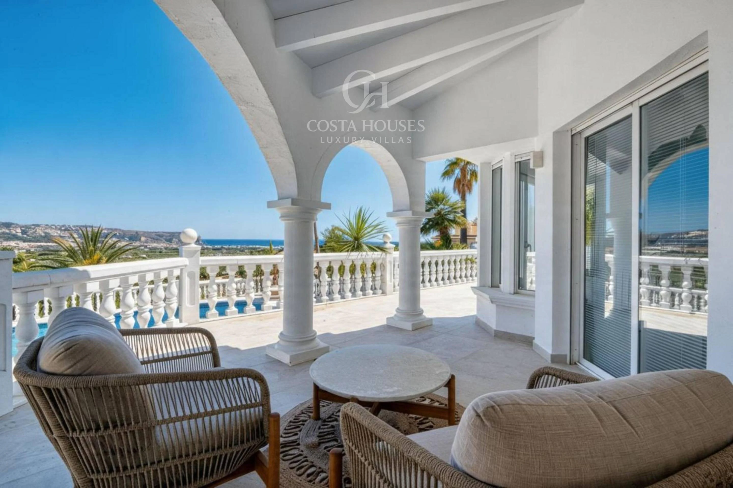 VILLA BRISSA · ELEGANCIA MEDITERRÁNEA CON VISTAS AL MAR EN JÁVEA