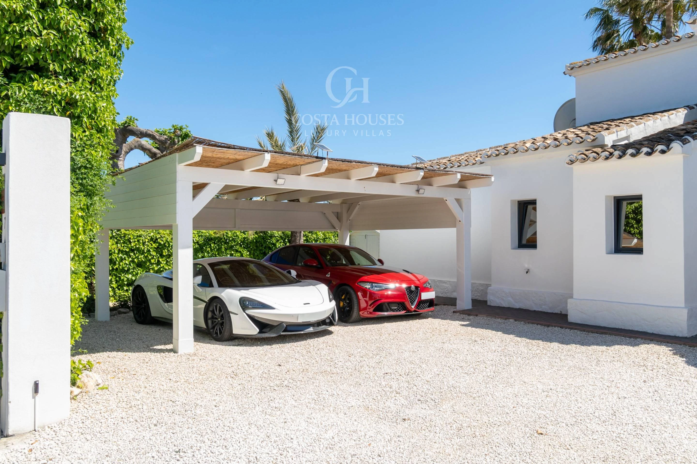 VILLA MONTECALMA · REFUGIO MEDITERRÁNEO CONTEMPORÁNEO CON VISTAS AL MONTGÓ EN JÁVEA