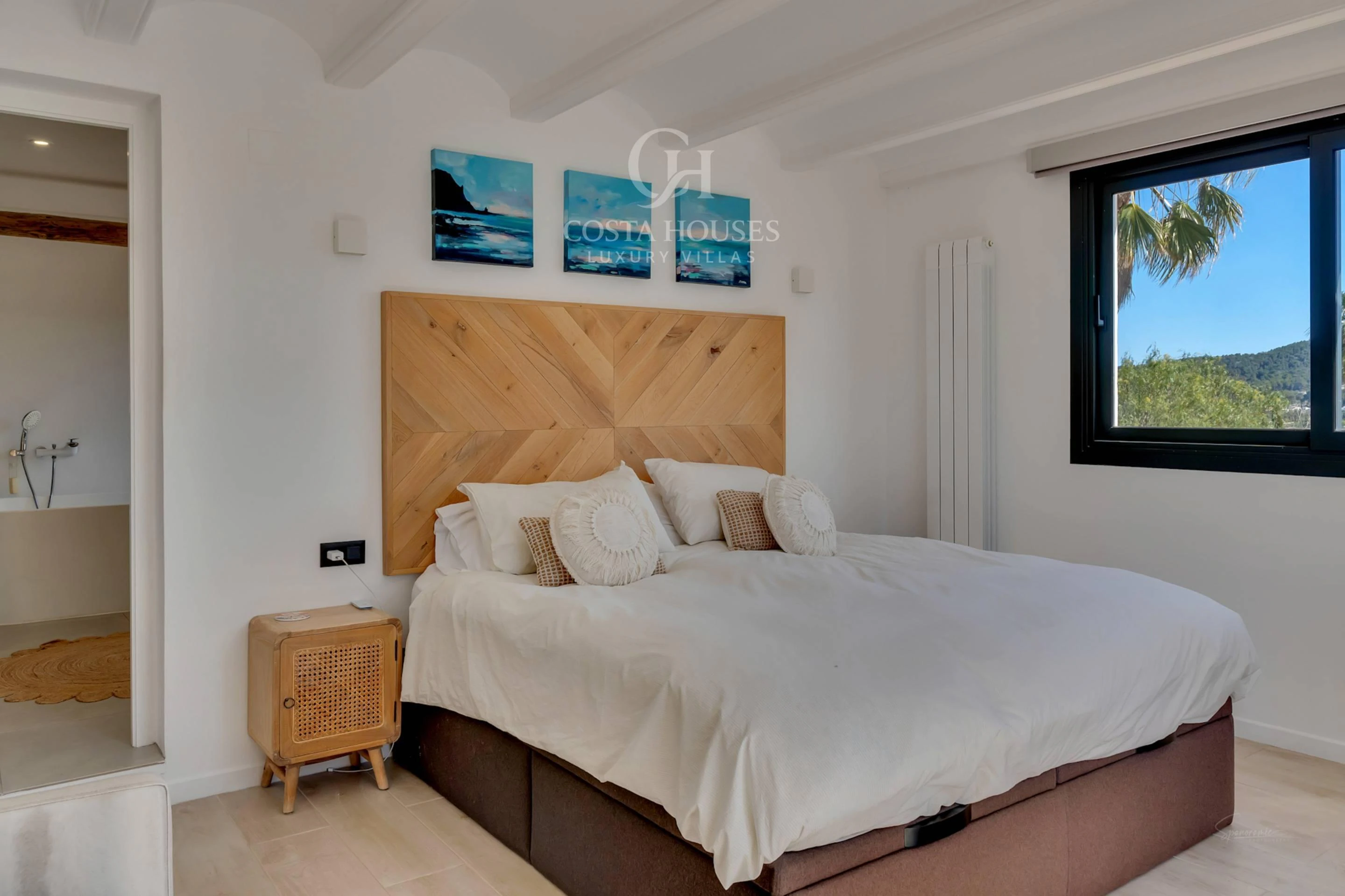 VILLA MONTECALMA · REFUGIO MEDITERRÁNEO CONTEMPORÁNEO CON VISTAS AL MONTGÓ EN JÁVEA