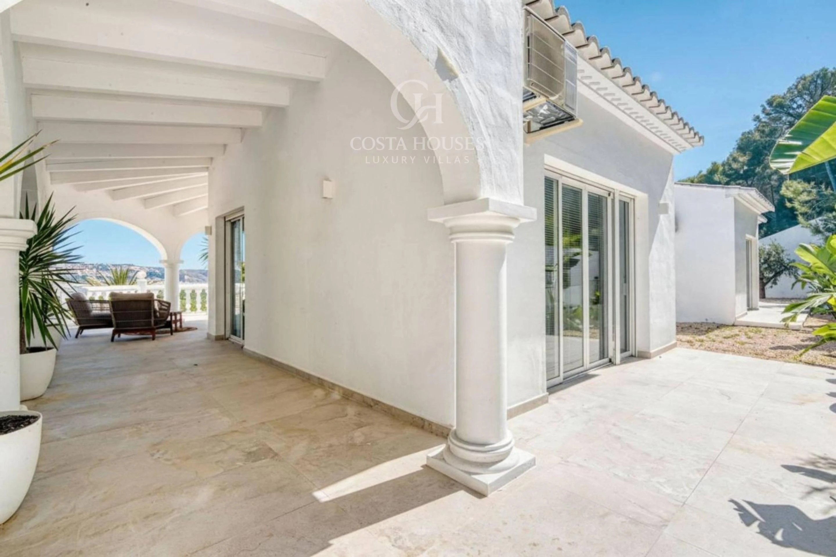 VILLA BRISSA · ELEGANCIA MEDITERRÁNEA CON VISTAS AL MAR EN JÁVEA