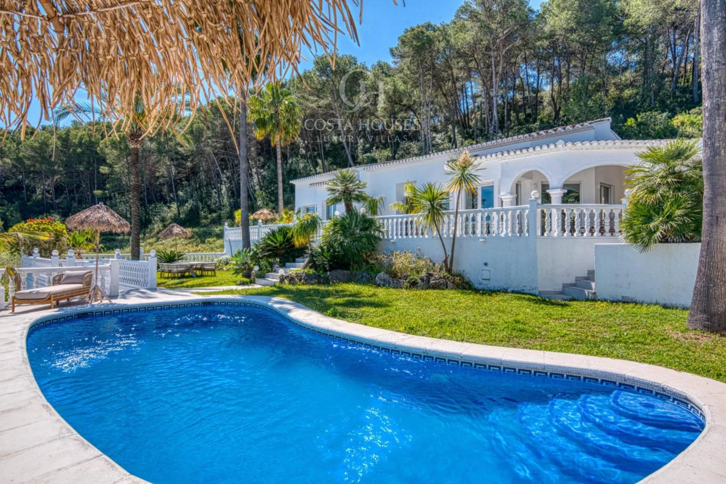 VILLA BRISSA · ELEGANCIA MEDITERRÁNEA CON VISTAS AL MAR EN JÁVEA