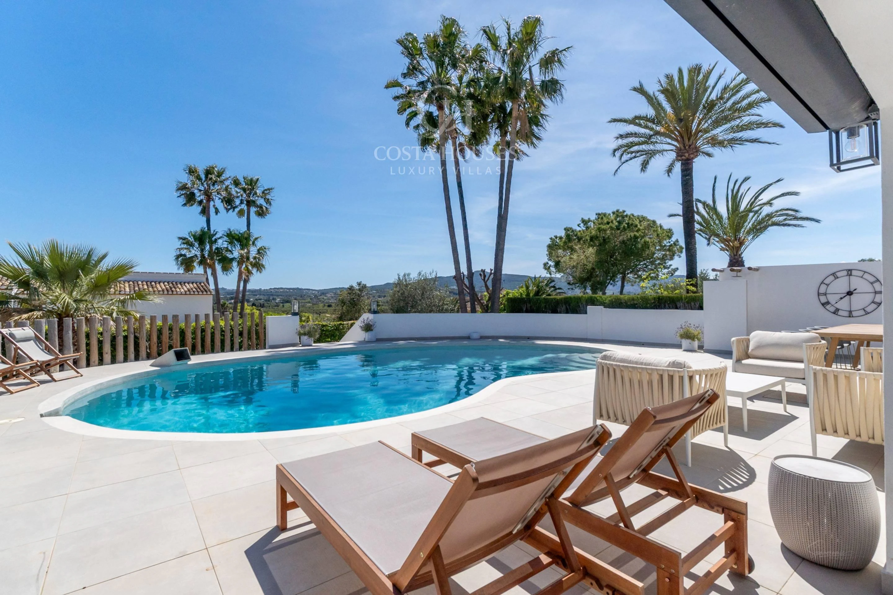 VILLA MONTECALMA · REFUGIO MEDITERRÁNEO CONTEMPORÁNEO CON VISTAS AL MONTGÓ EN JÁVEA