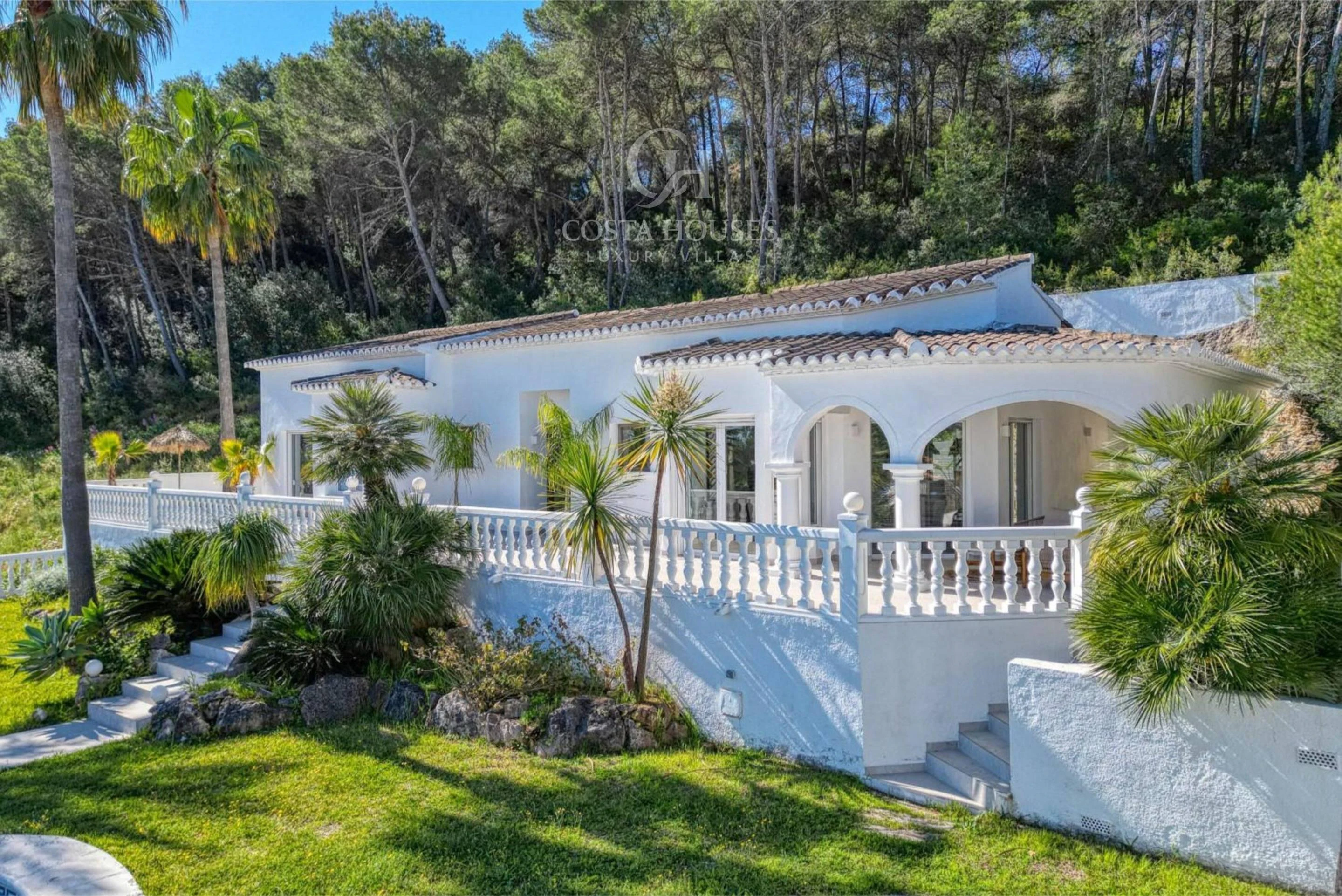 VILLA BRISSA · ELEGANCIA MEDITERRÁNEA CON VISTAS AL MAR EN JÁVEA