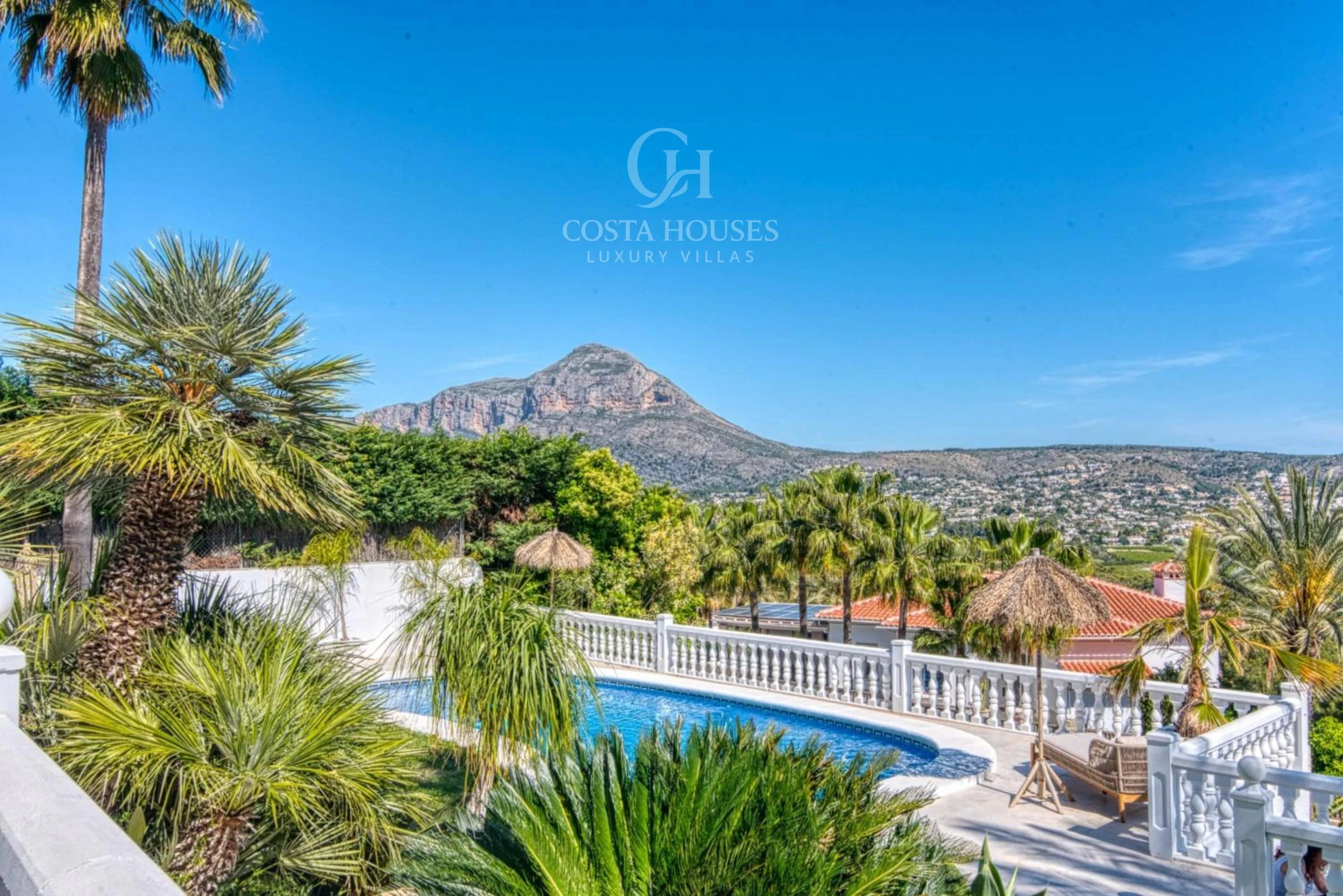 VILLA BRISSA · ELEGANCIA MEDITERRÁNEA CON VISTAS AL MAR EN JÁVEA