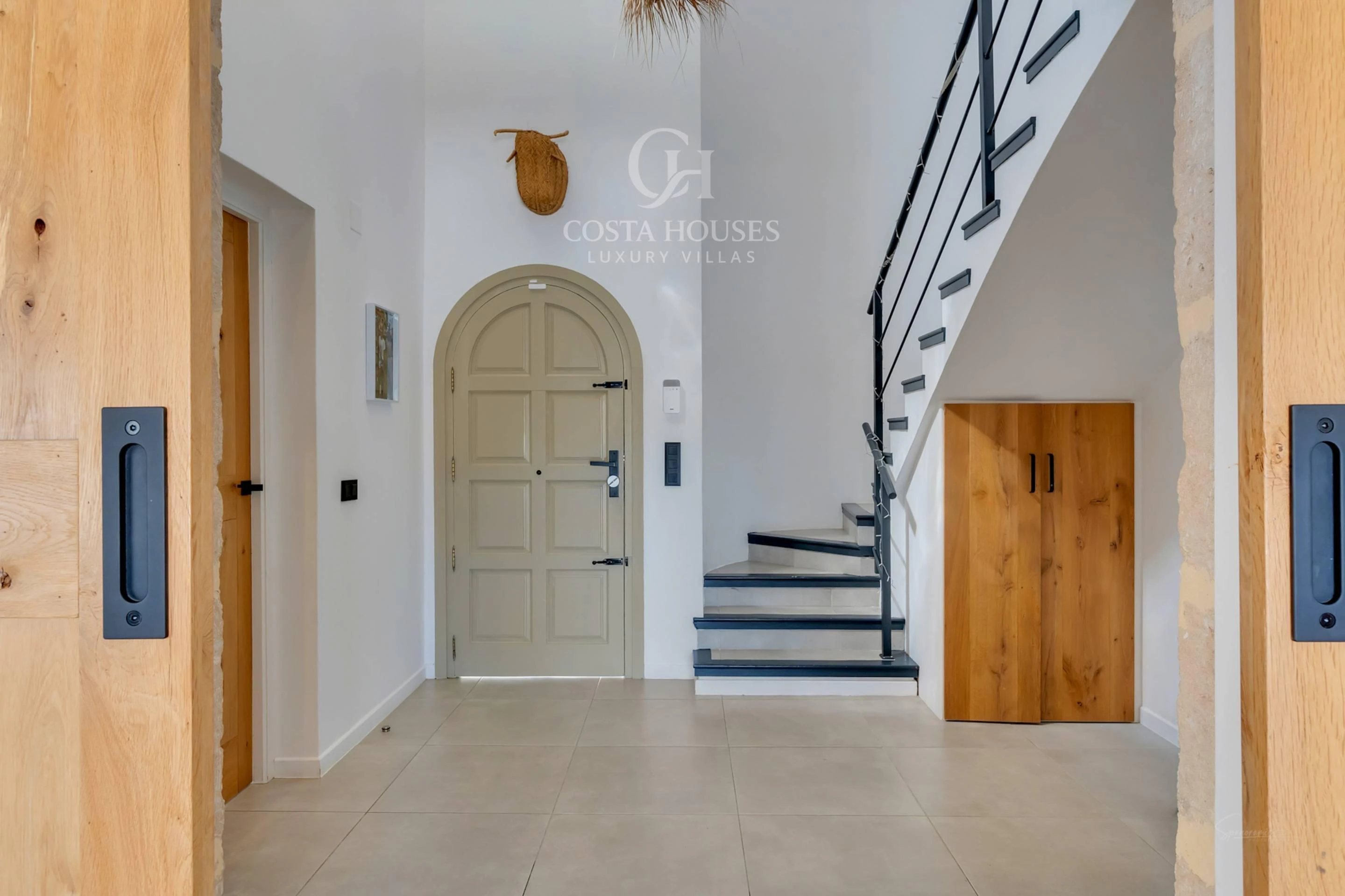 VILLA MONTECALMA · REFUGIO MEDITERRÁNEO CONTEMPORÁNEO CON VISTAS AL MONTGÓ EN JÁVEA