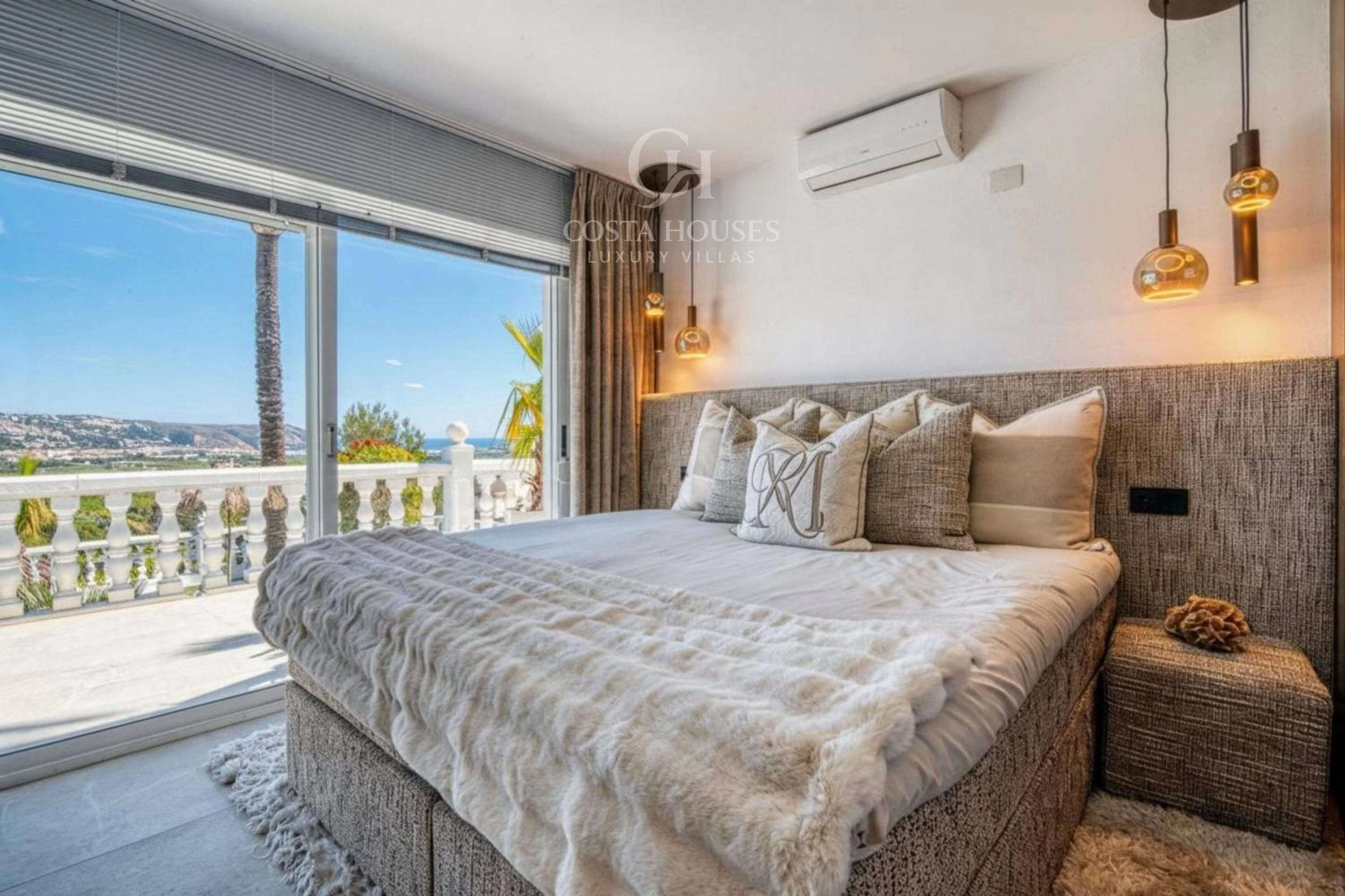 VILLA BRISSA · ELEGANCIA MEDITERRÁNEA CON VISTAS AL MAR EN JÁVEA