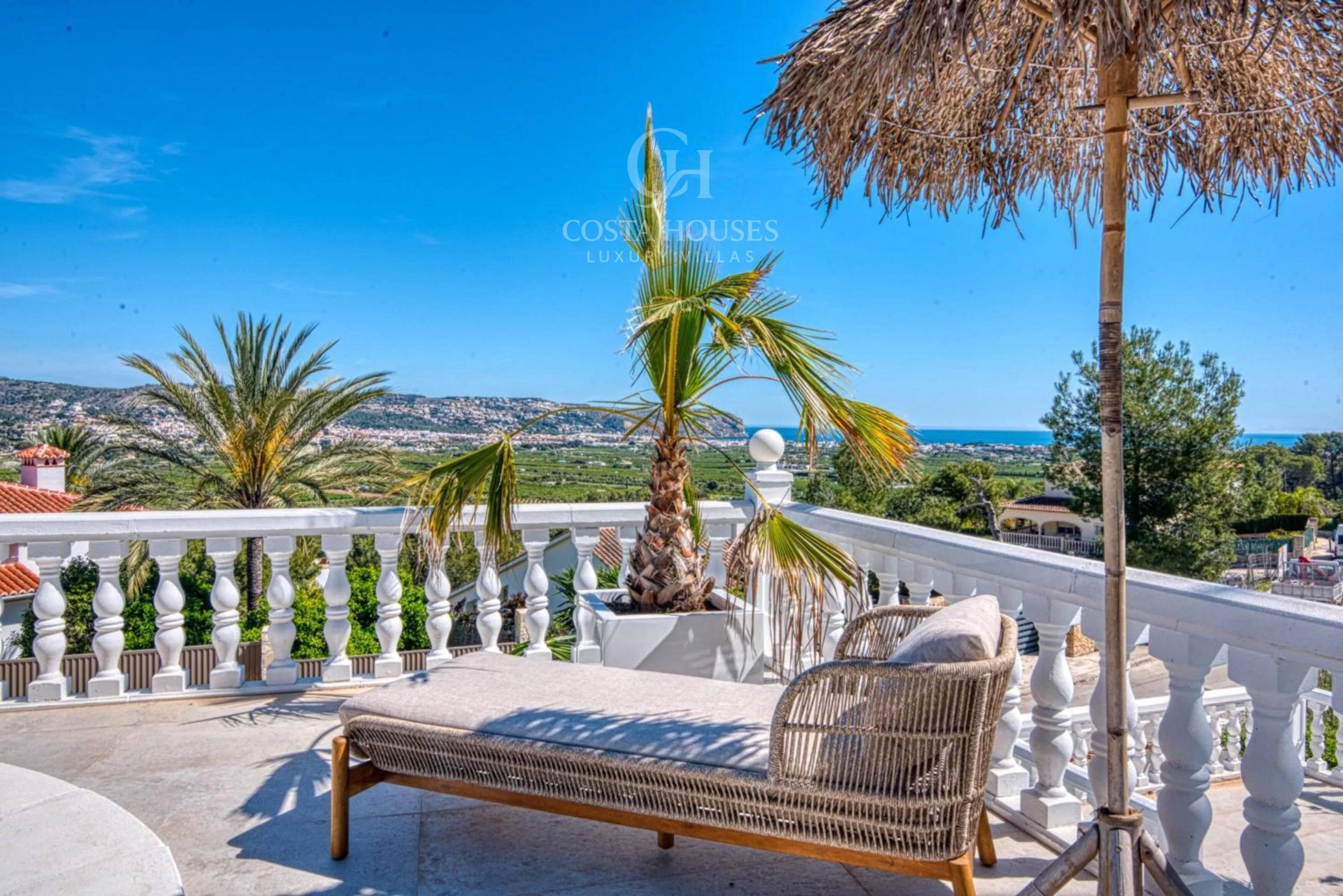 VILLA BRISSA · ELEGANCIA MEDITERRÁNEA CON VISTAS AL MAR EN JÁVEA