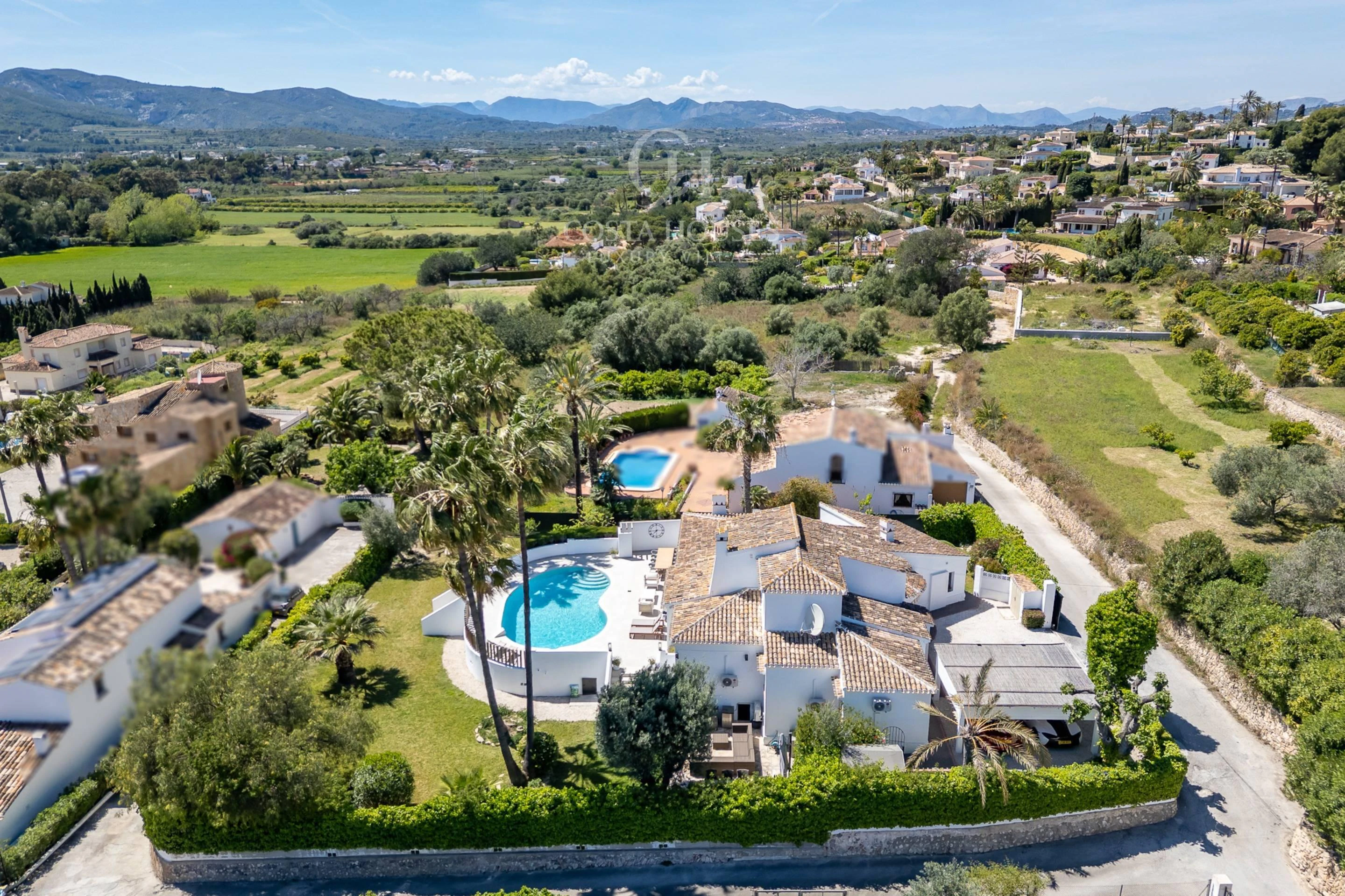 VILLA MONTECALMA · REFUGIO MEDITERRÁNEO CONTEMPORÁNEO CON VISTAS AL MONTGÓ EN JÁVEA