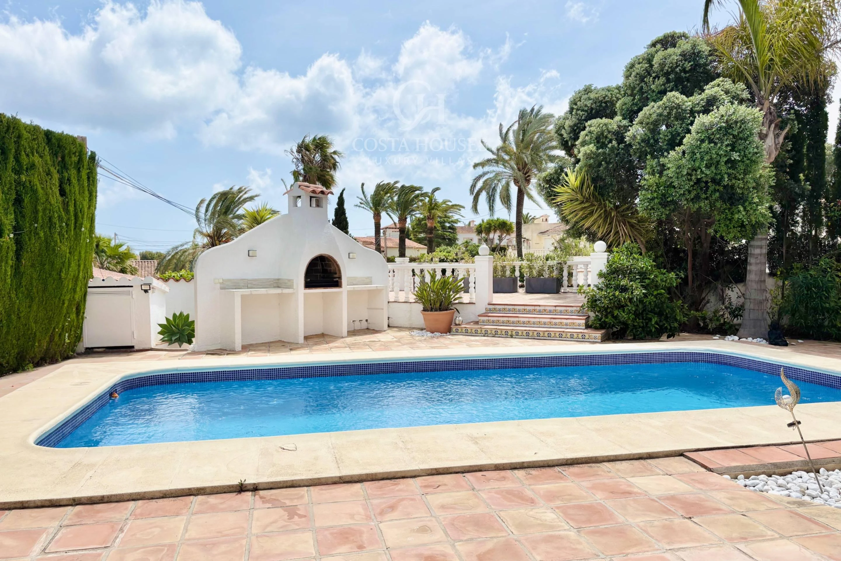 VILLA AZUREA · LUZ MEDITERRANEA Y VIDA EXTERIOR EN BENISSA