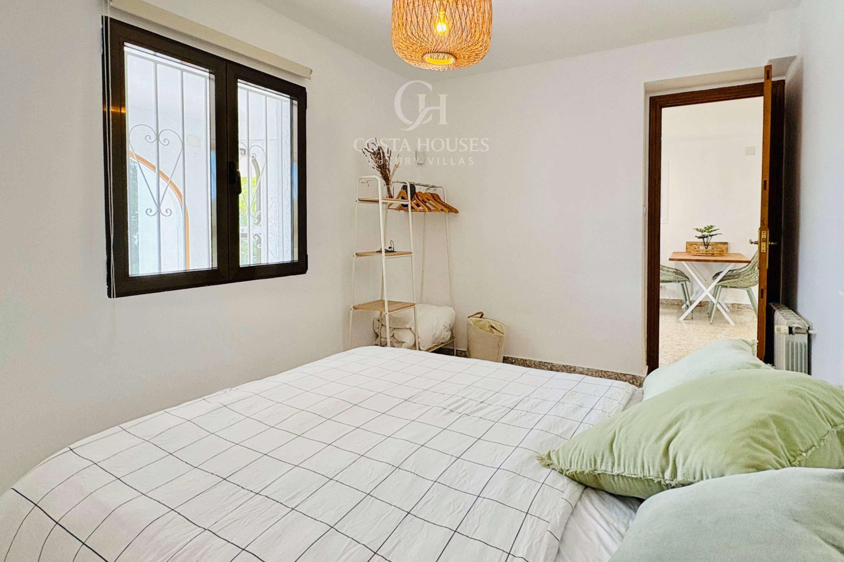 VILLA AZUREA · LUZ MEDITERRANEA Y VIDA EXTERIOR EN BENISSA