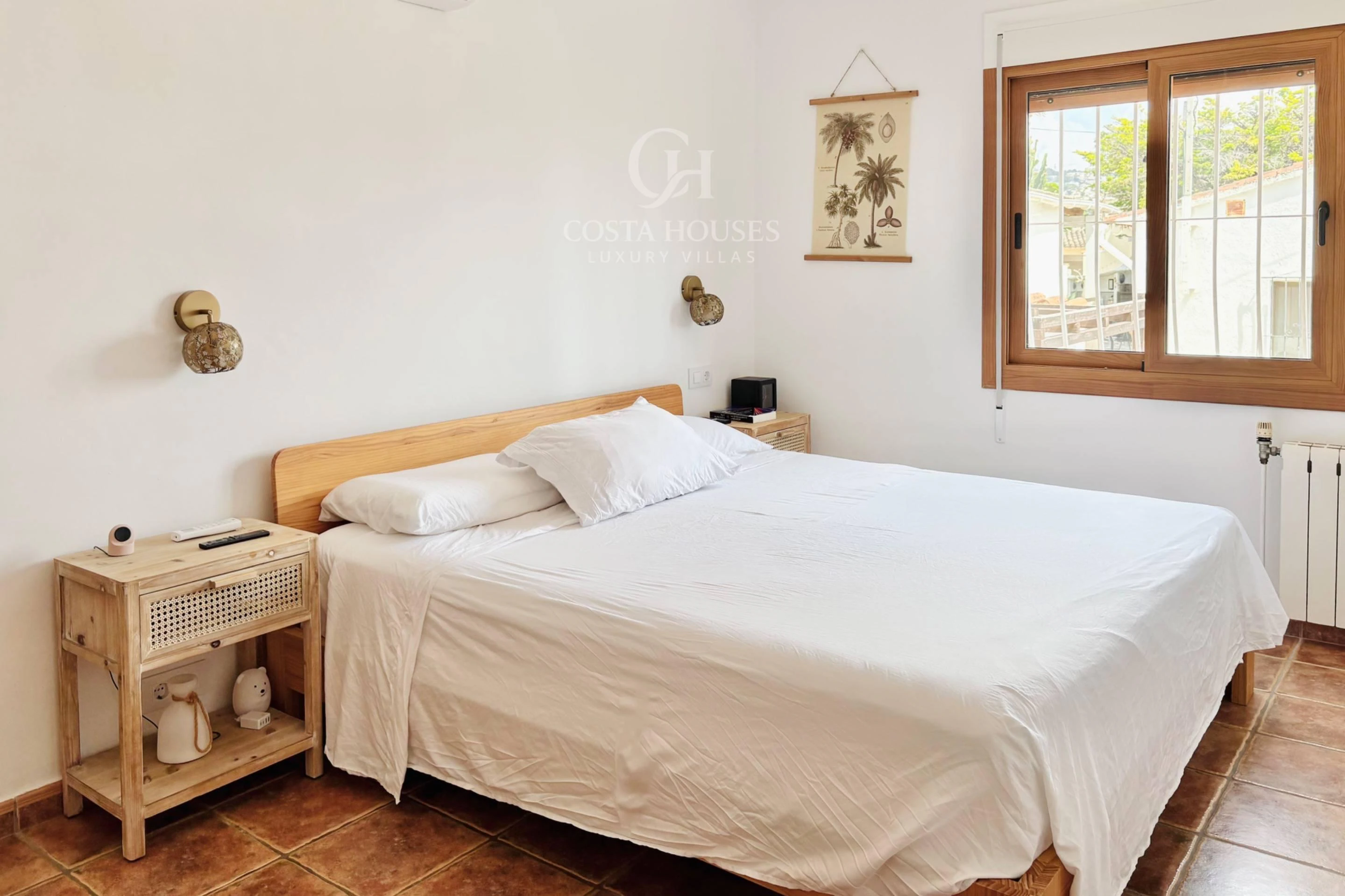 VILLA AZUREA · LUZ MEDITERRANEA Y VIDA EXTERIOR EN BENISSA