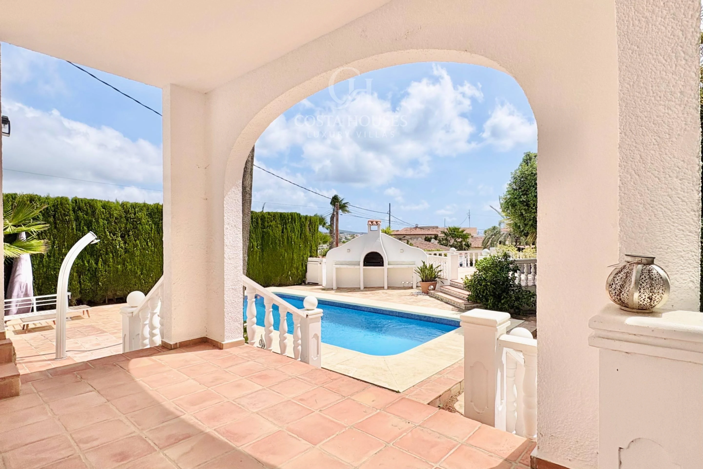 VILLA AZUREA · LUZ MEDITERRANEA Y VIDA EXTERIOR EN BENISSA