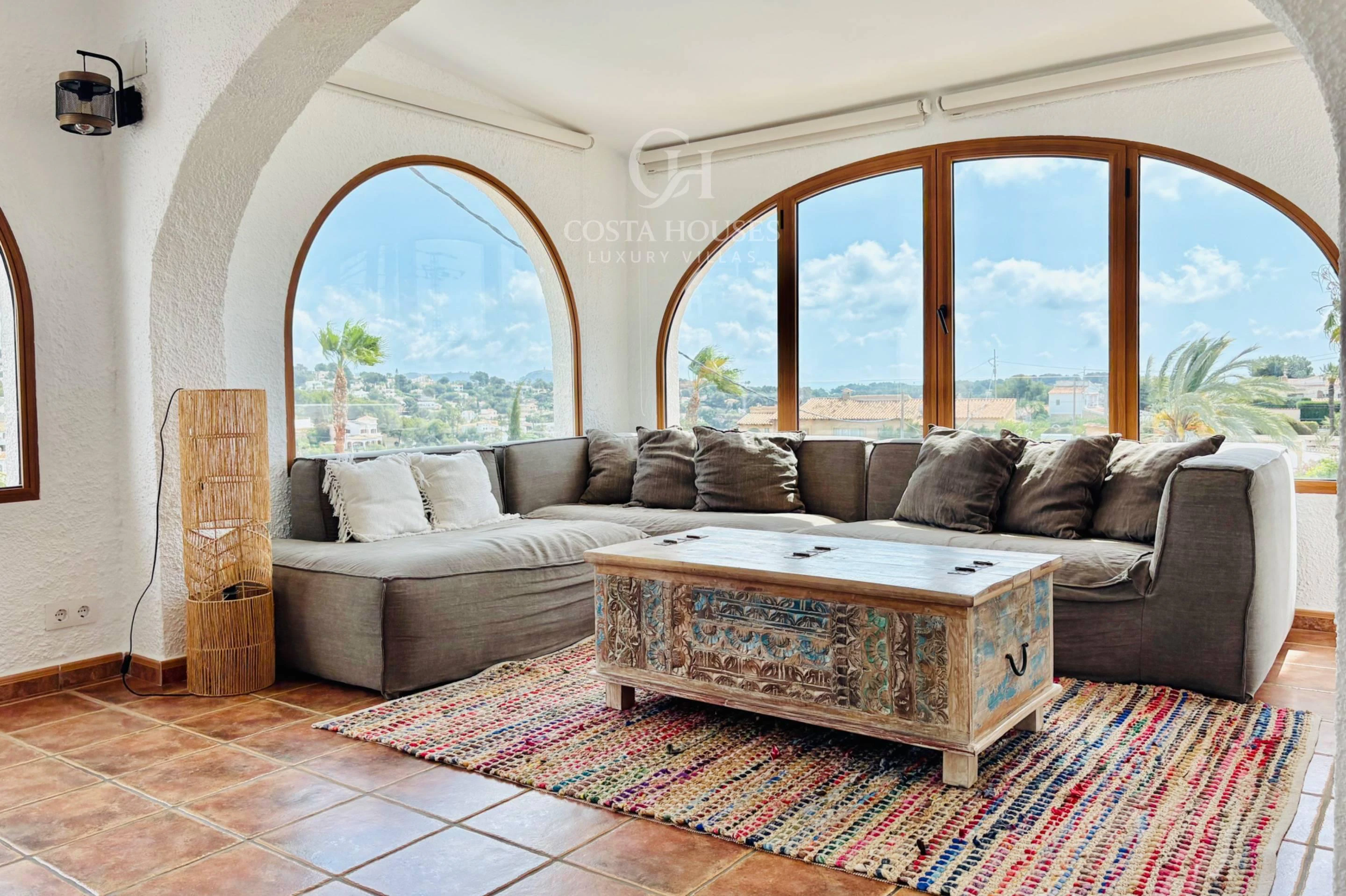 VILLA AZUREA · LUZ MEDITERRANEA Y VIDA EXTERIOR EN BENISSA