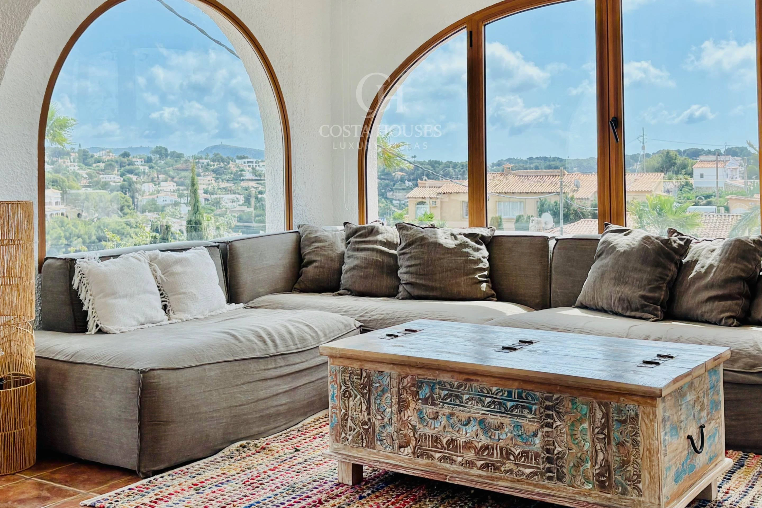 VILLA AZUREA · LUZ MEDITERRANEA Y VIDA EXTERIOR EN BENISSA