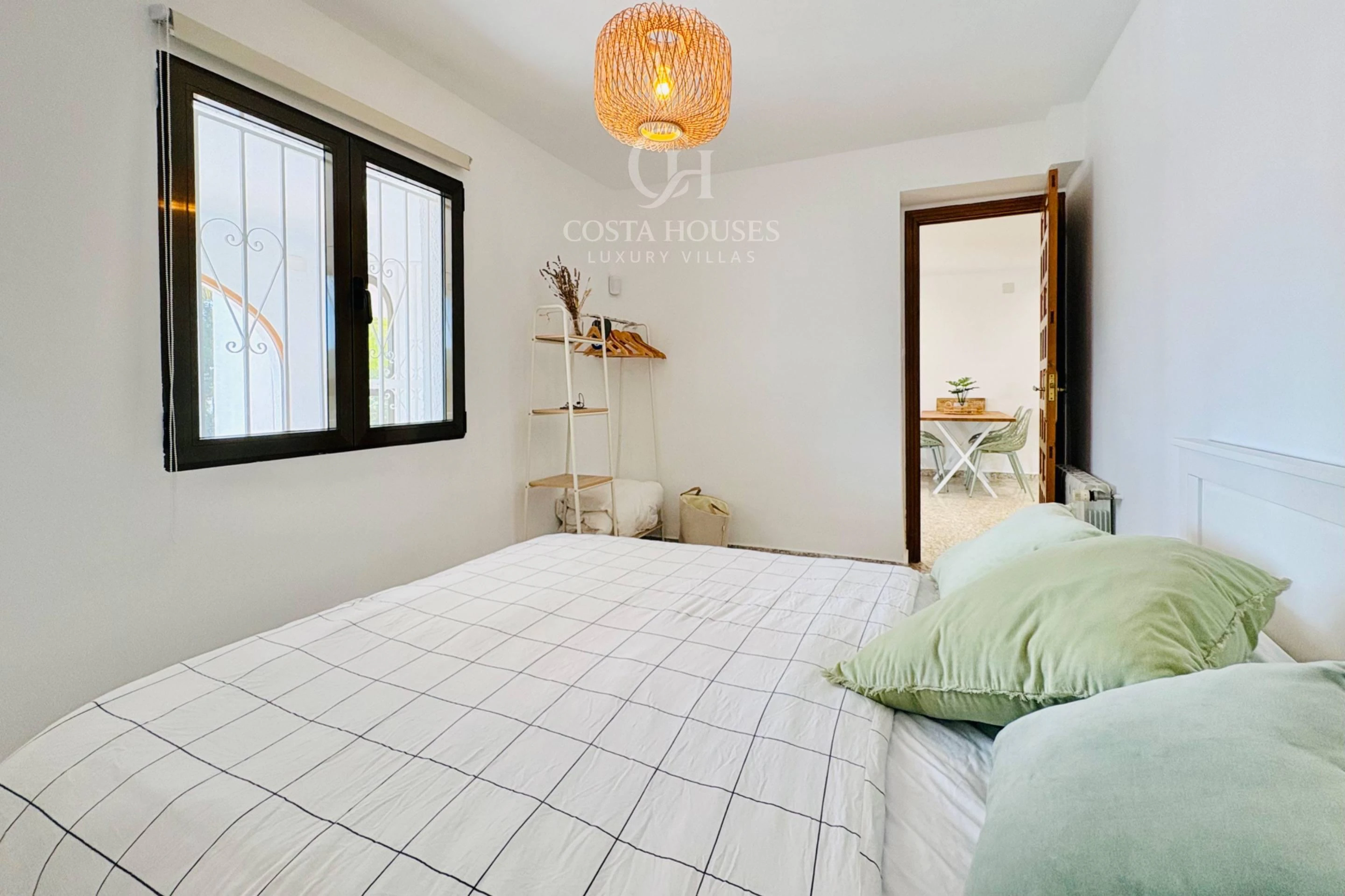 VILLA AZUREA · LUZ MEDITERRANEA Y VIDA EXTERIOR EN BENISSA