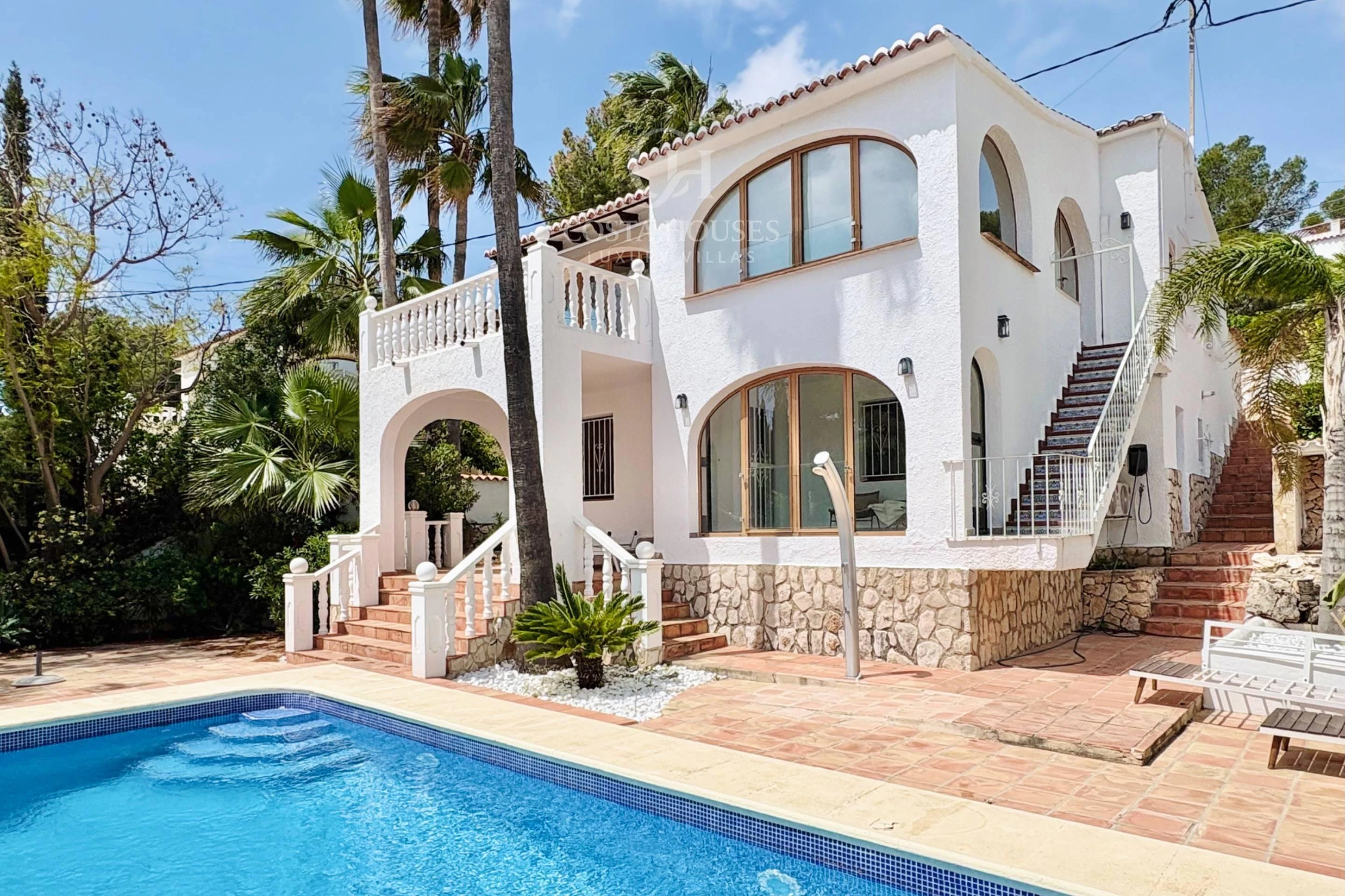 VILLA AZUREA · LUZ MEDITERRANEA Y VIDA EXTERIOR EN BENISSA