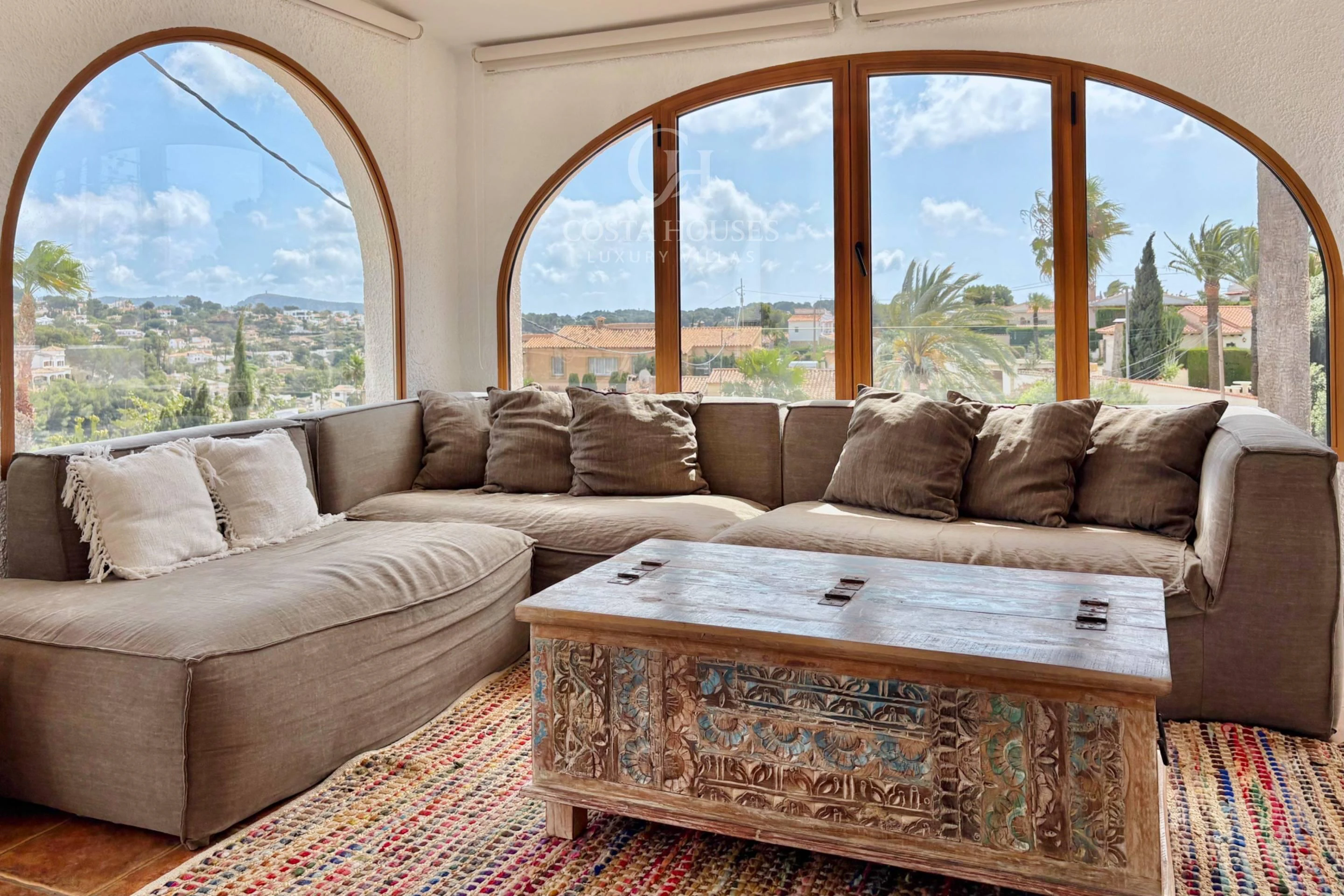 VILLA AZUREA · LUZ MEDITERRANEA Y VIDA EXTERIOR EN BENISSA