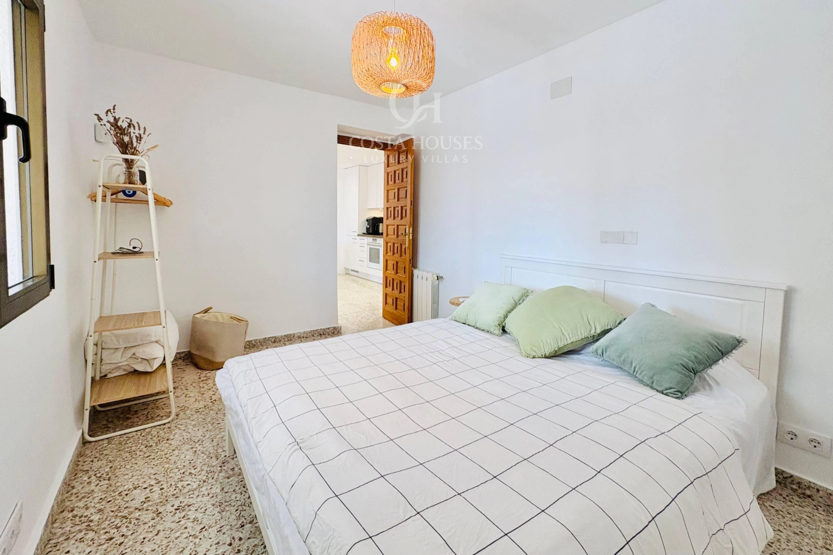VILLA AZUREA · LUZ MEDITERRANEA Y VIDA EXTERIOR EN BENISSA